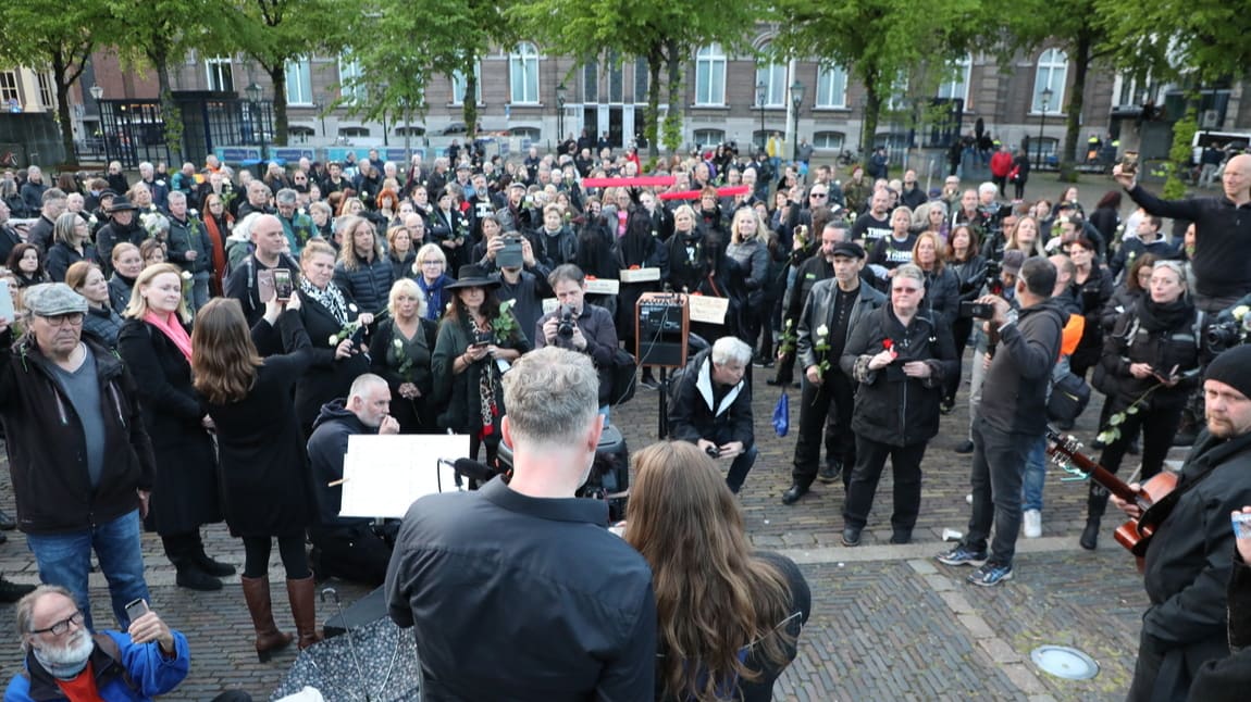 Politie sluit Plein bij Tweede Kamer af vanwege te veel demonstranten