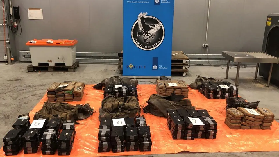 Honderden kilo's coke onderschept tussen lading mango's en auto's