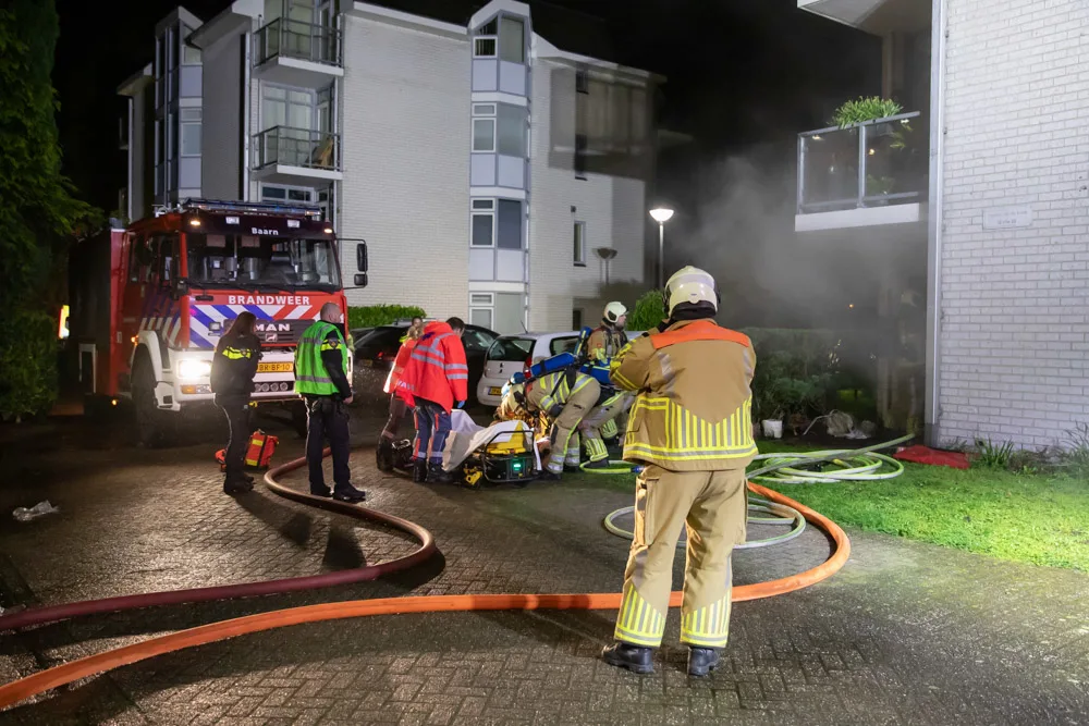 Gewonde door brand in woning Baarn, omliggende huizen ontruimd