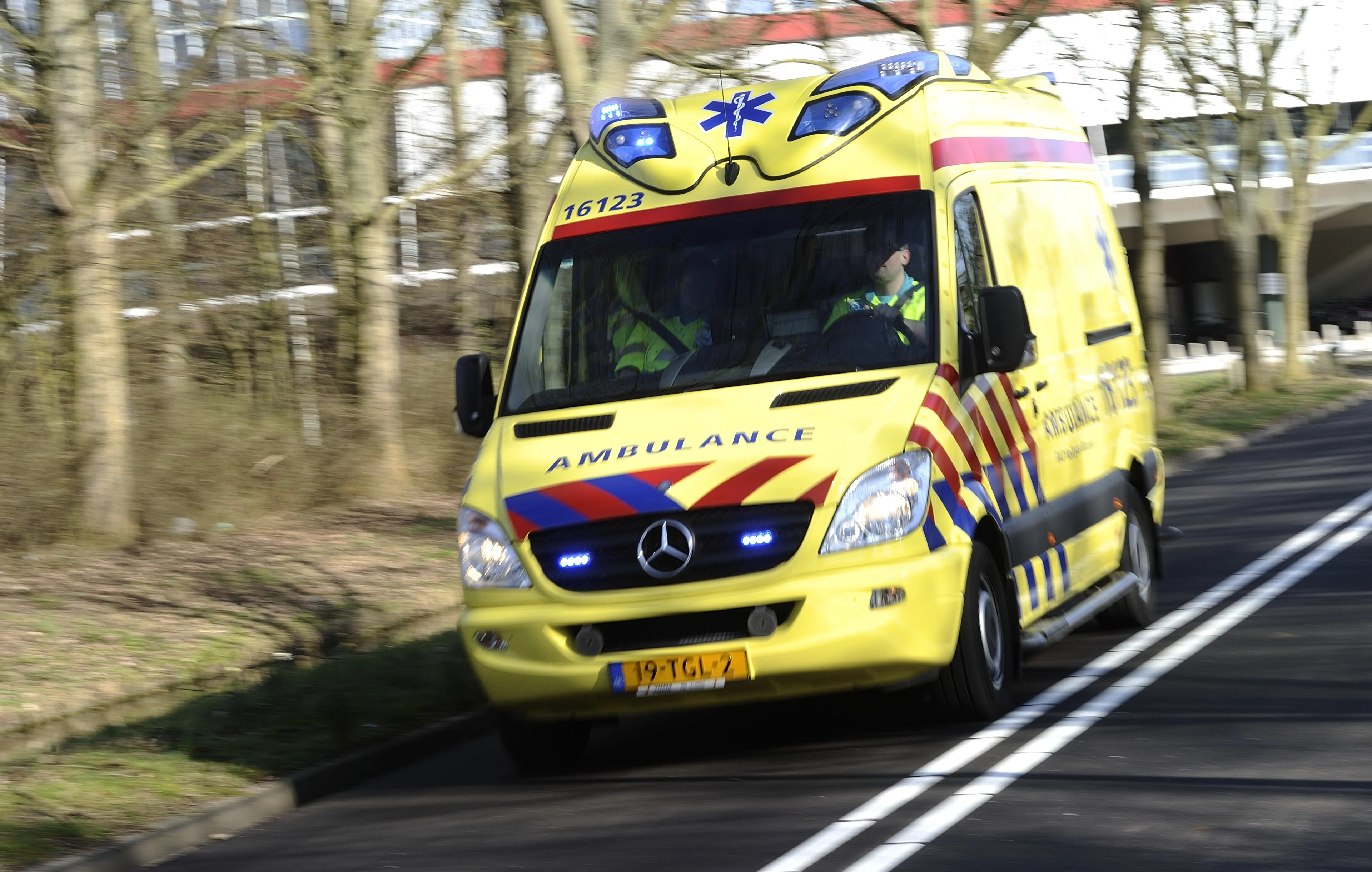 Man (61) overleden na val in water met brommobiel in Diemen