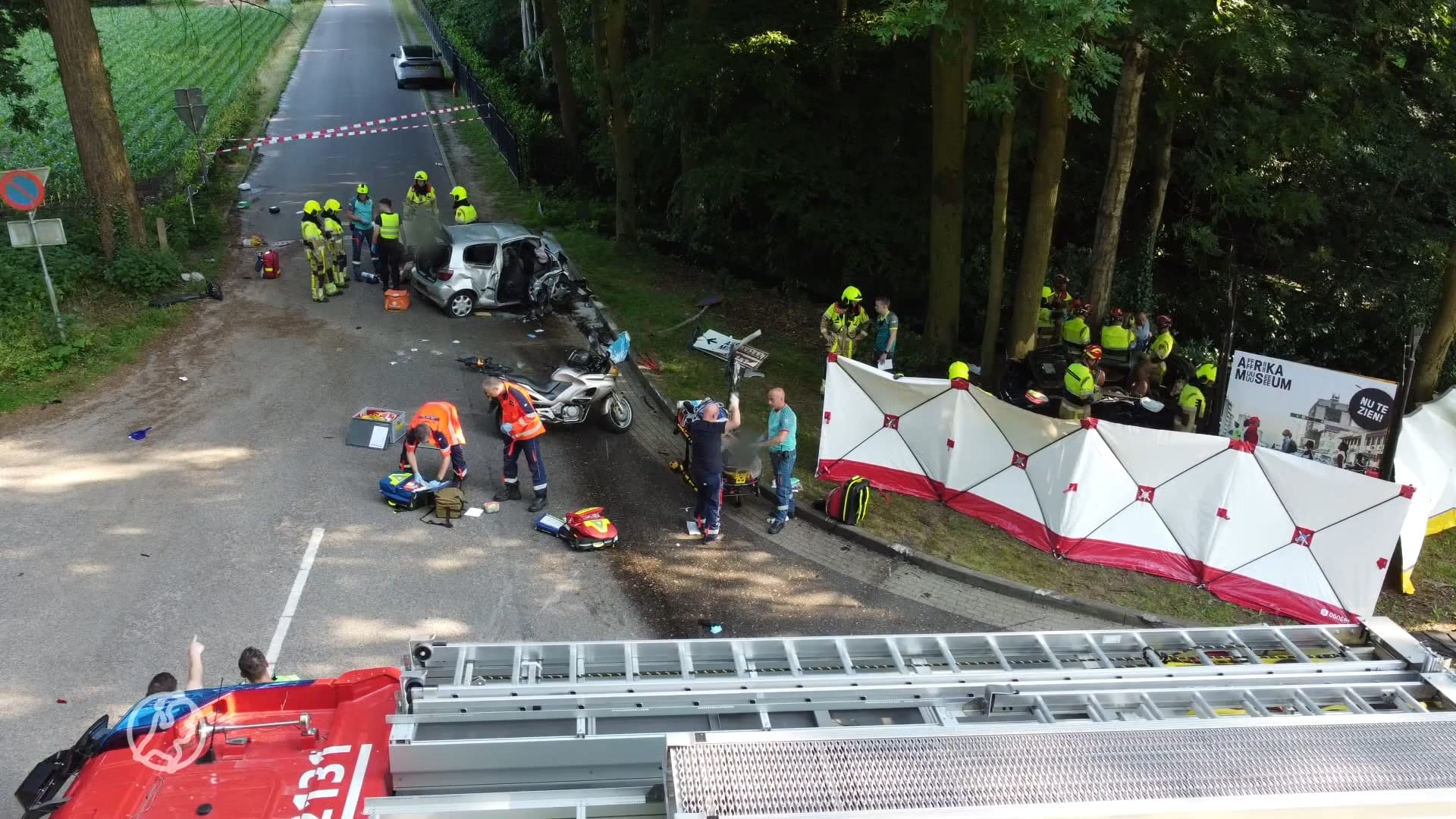 Man (19) overleden na frontale botsing Berg en Dal