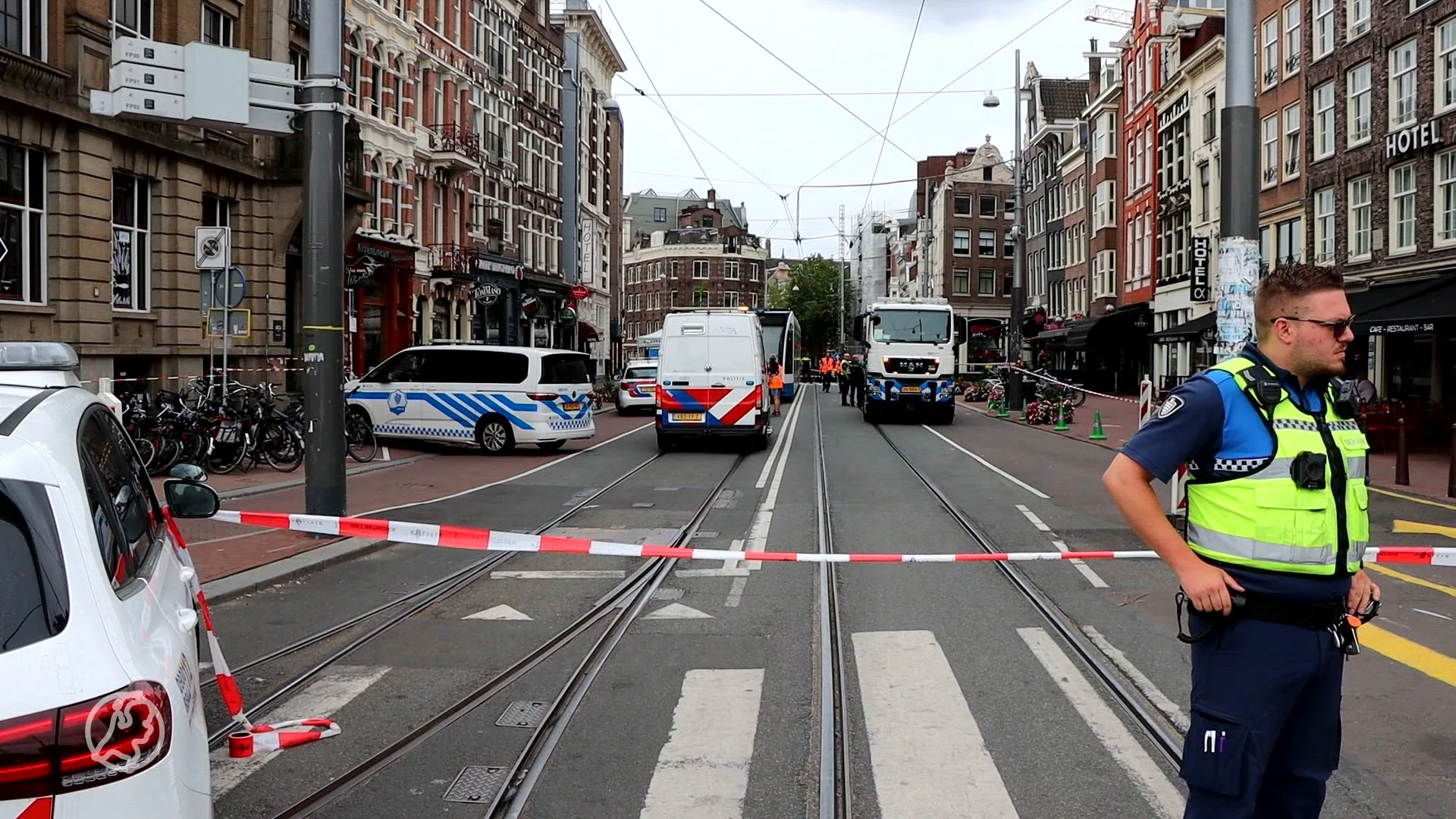 Toerist (19) komt in Amsterdam onder tram en overlijdt