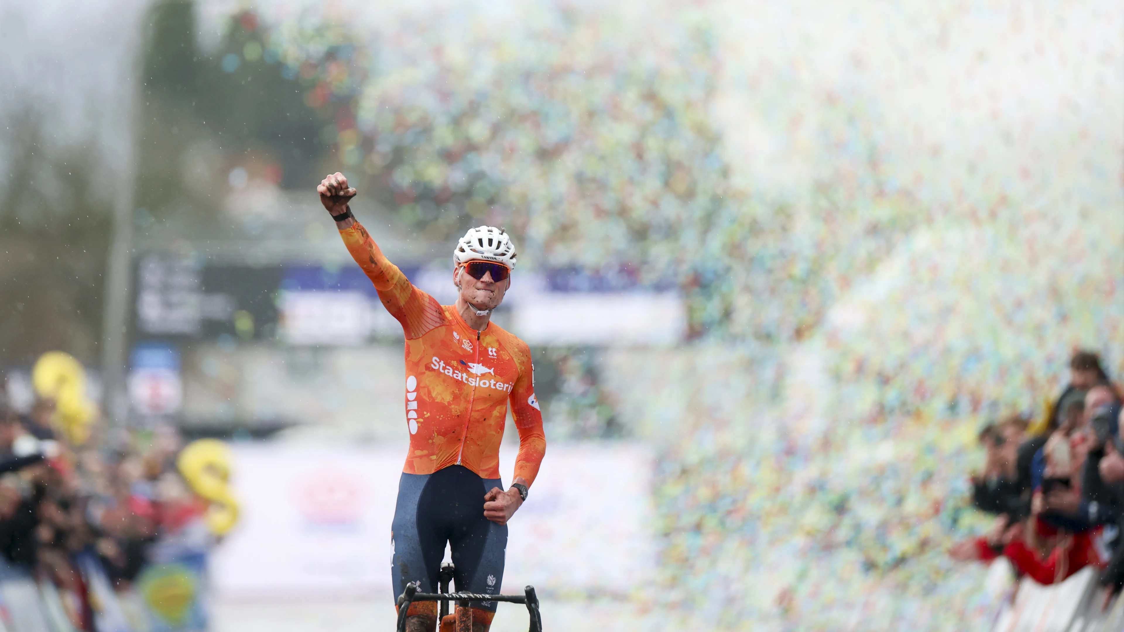 Mathieu van der Poel schrijft geschiedenis met achtste wereldtitel veldrijden
