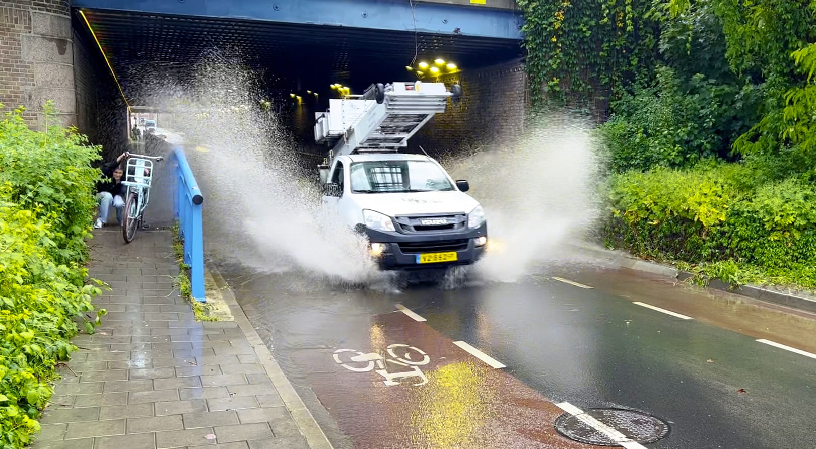 Danny zoekt meisje dat lading opspattend water moest ontwijken in ondergelopen tunnel