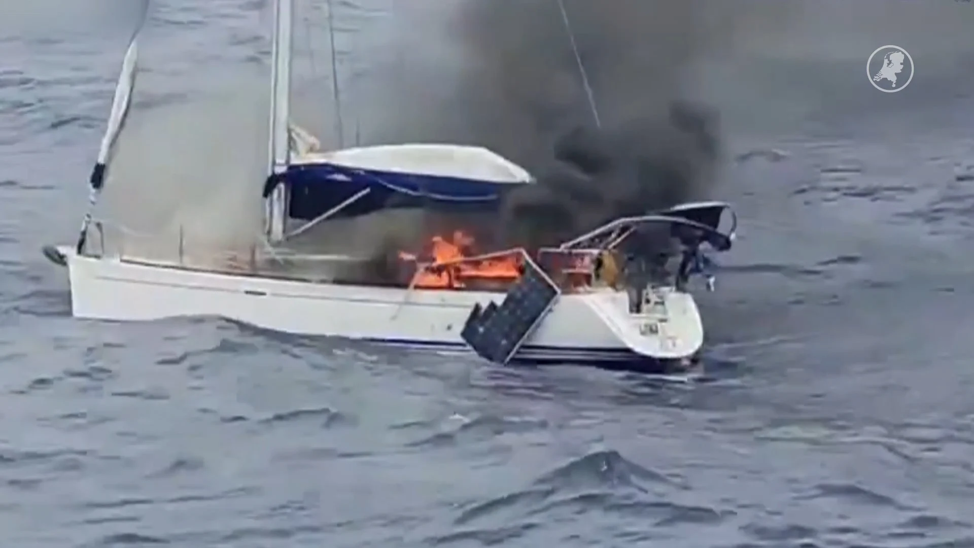 Nederlander steekt zeilboot bij Tenerife in brand met 25 kilo cocaïne aan boord