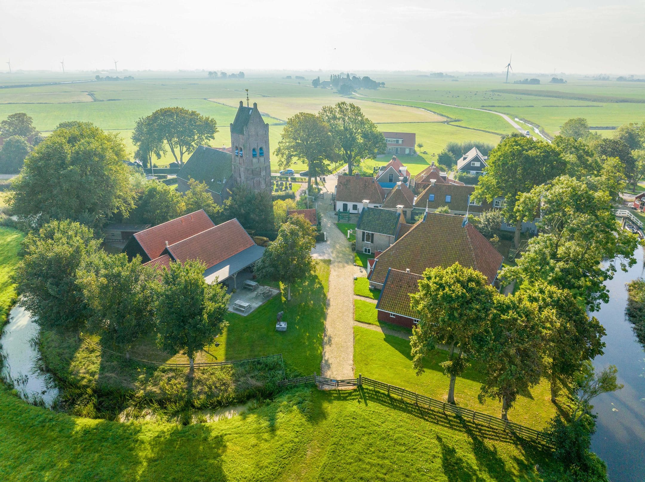 Altijd al heel dorp willen hebben? Deze in Friesland staat te koop