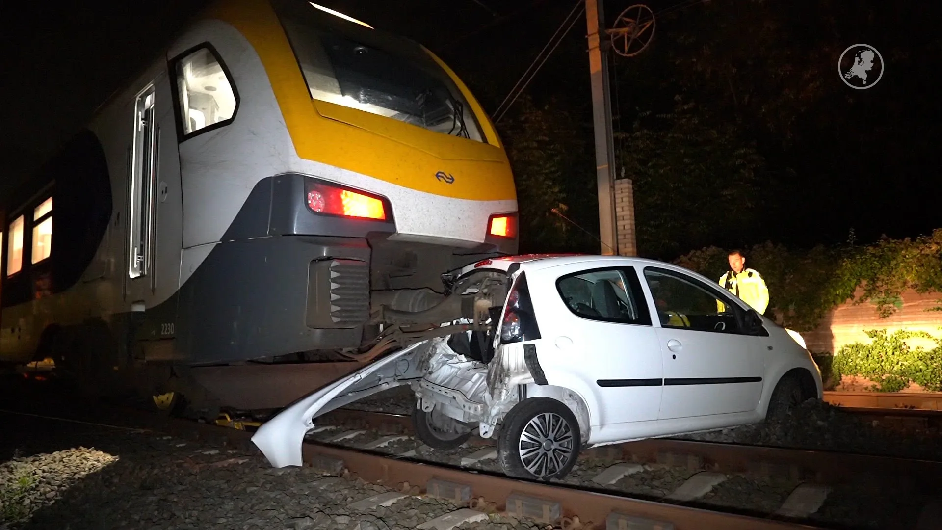 Trein ramt auto op spoor in Boxtel: bestuurster ontsnapt op nippertje