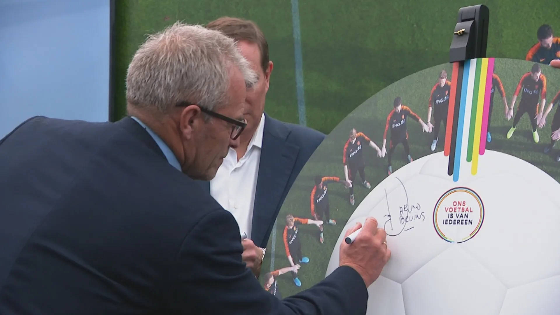 Puntenaftrek voor lakse club en langere straf voor racistische fan