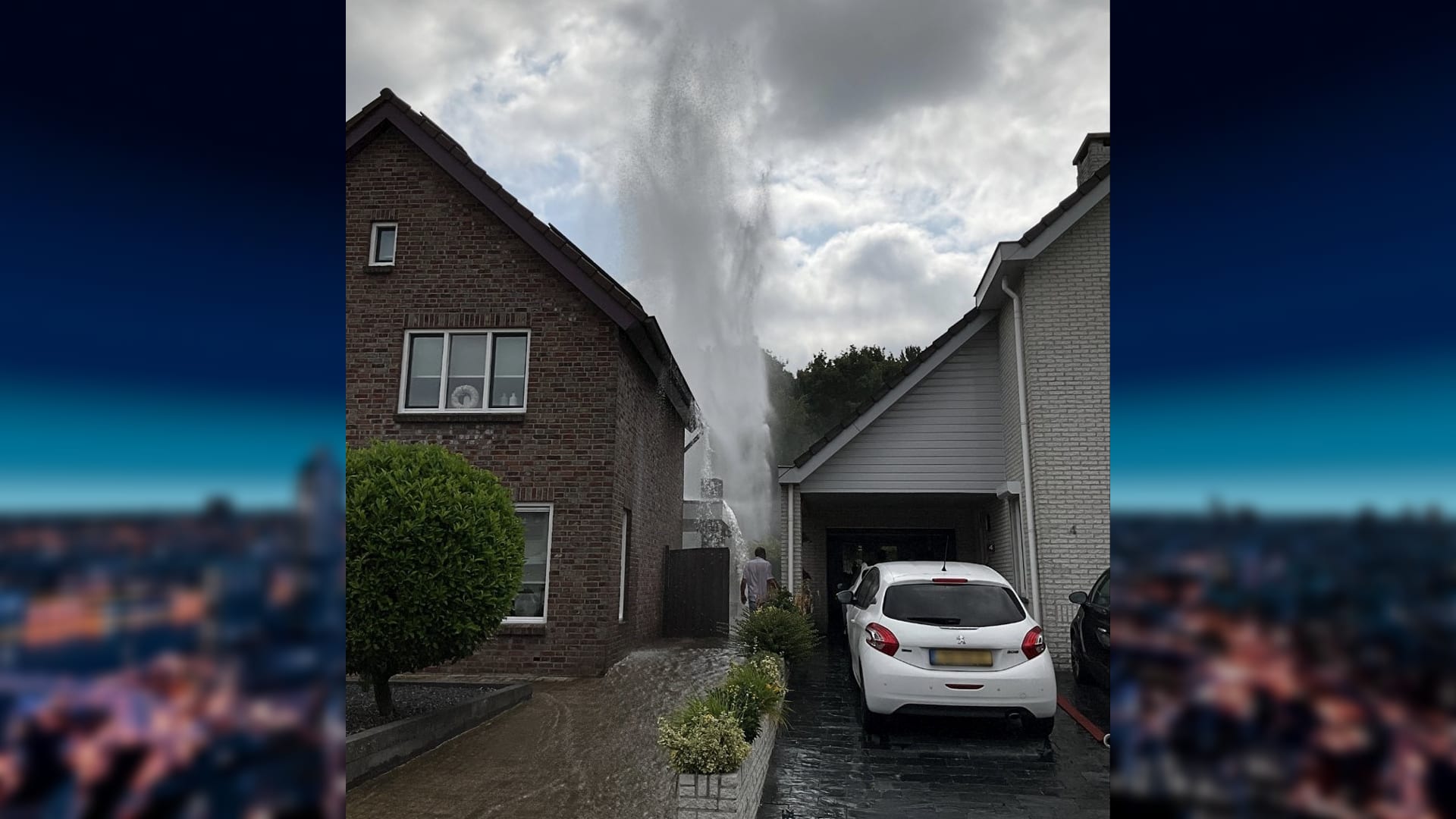 Waterleiding gesprongen in Heerlen, 'fontein' komt boven huizen uit