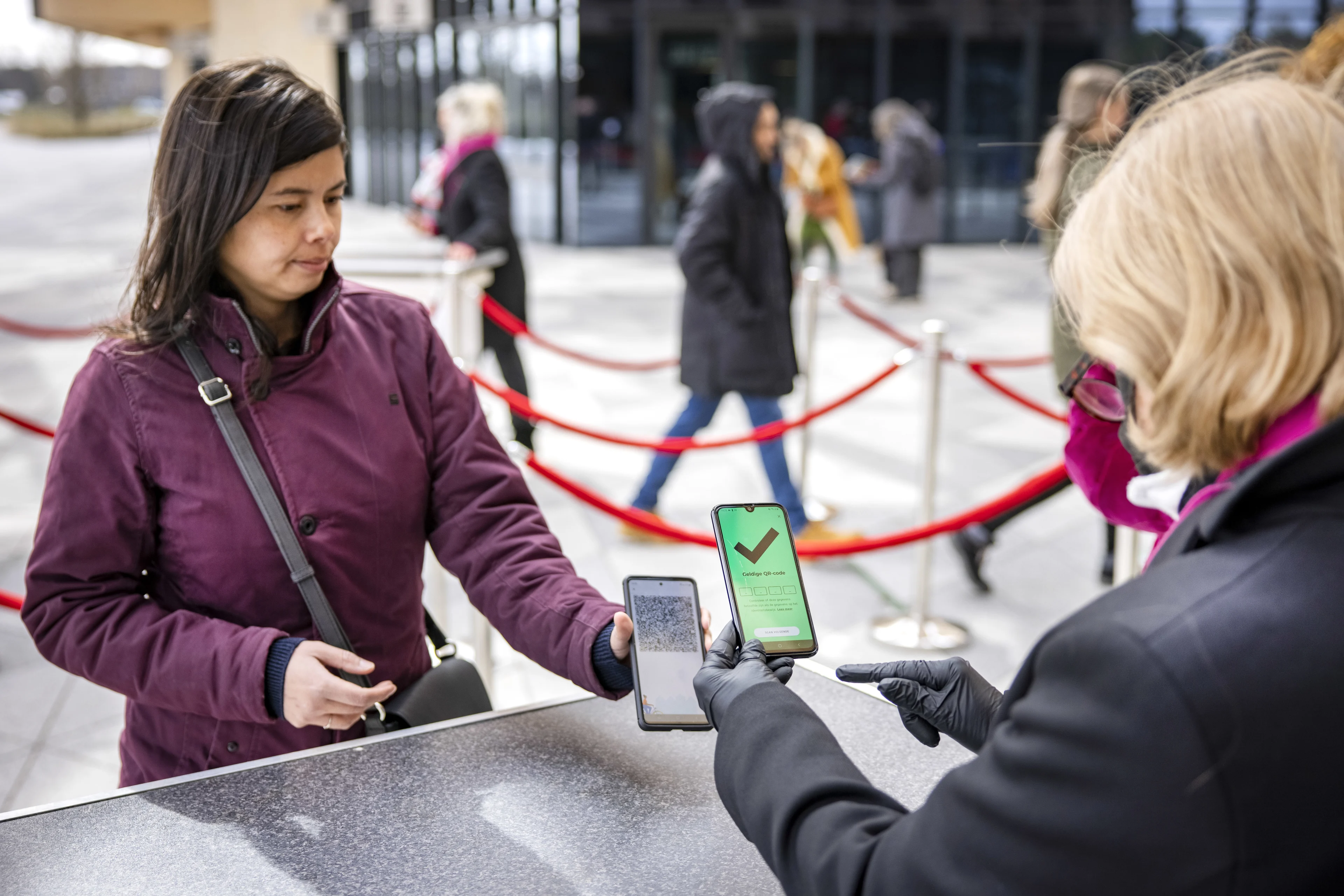 Nederland ziet weinig in testen voor uitjes en al helemaal niet tegen betaling