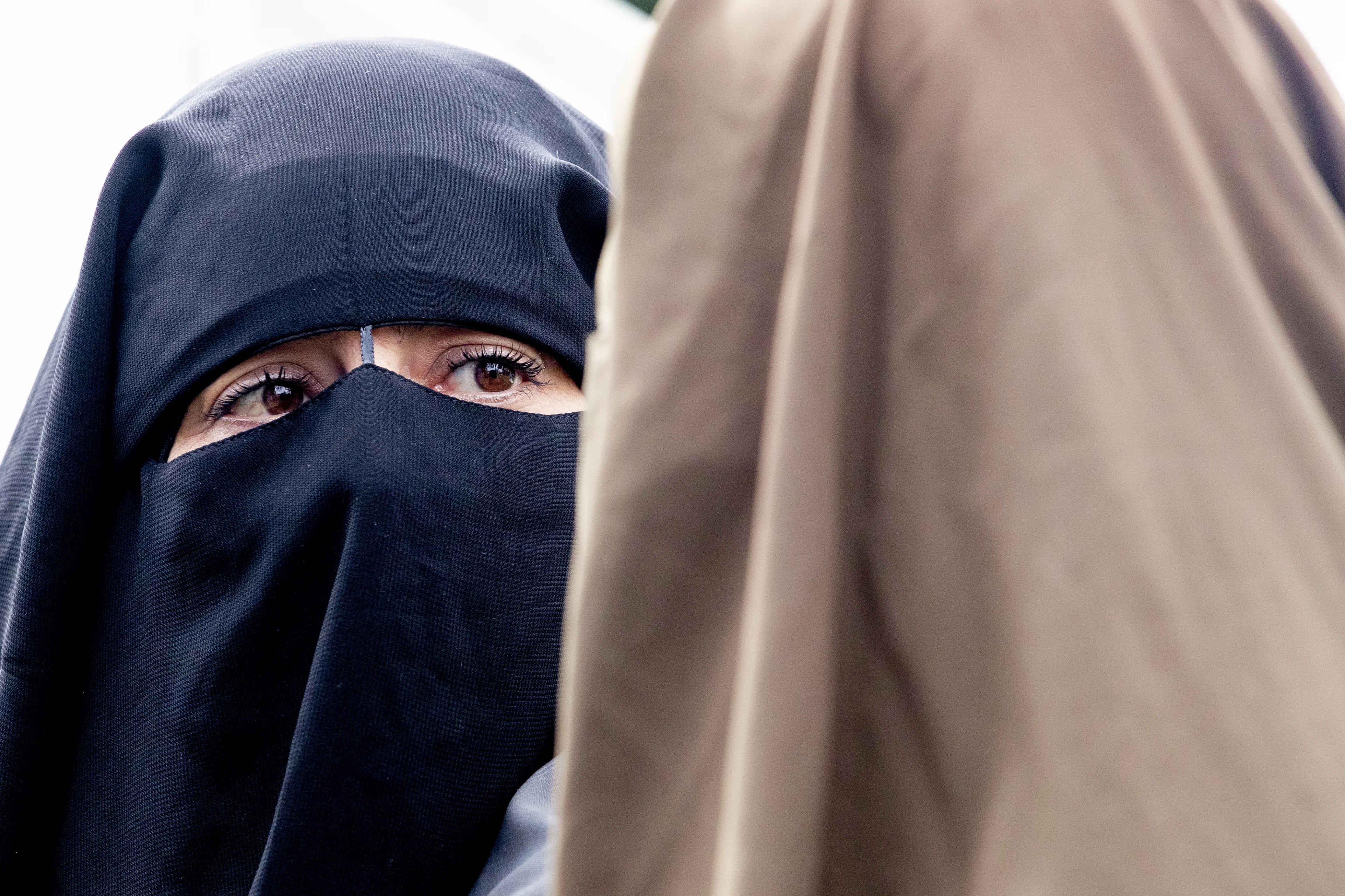 Uitbreiding van boerkaverbod haalt steun meerderheid Tweede Kamer