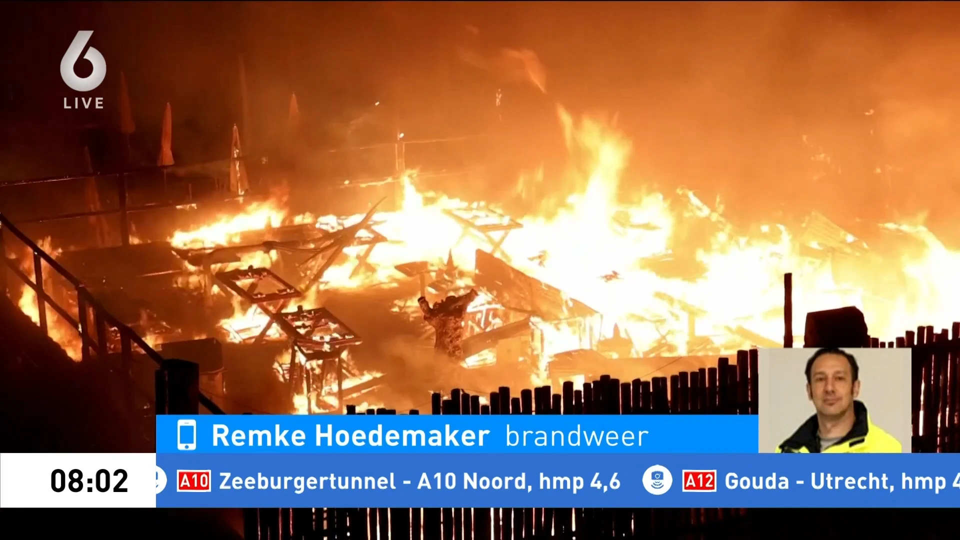 Grote brand verwoest strandtent in Zandvoort