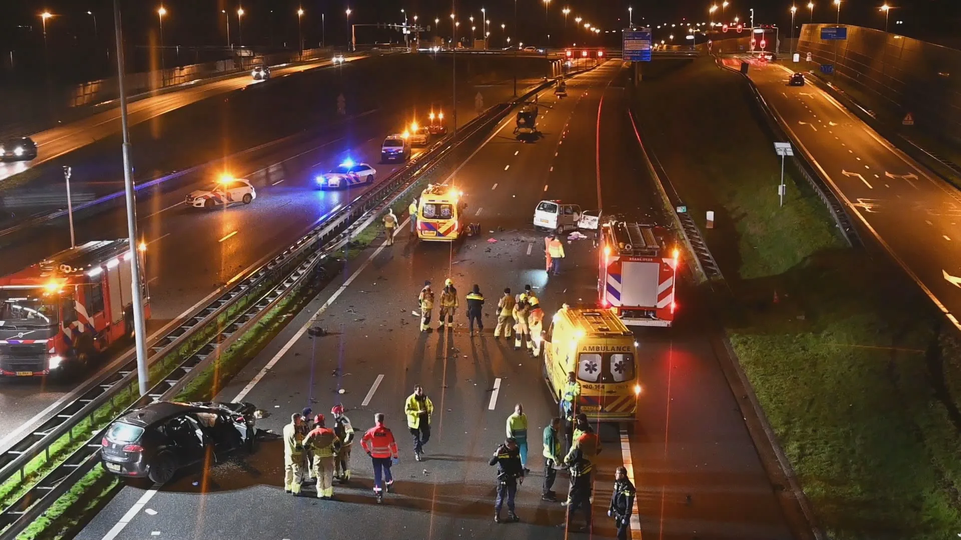 Drie doden en meerdere gewonden door aanrijding met spookrijder op A16 bij Prinsenbeek