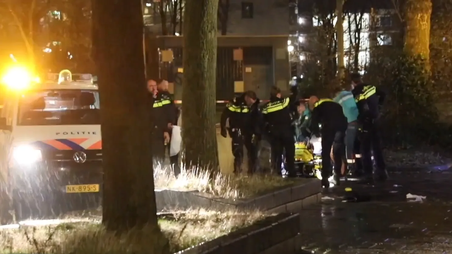 Zwaargewonde man gevonden op parkeerplaats in Delft, lag er mogelijk al enige tijd