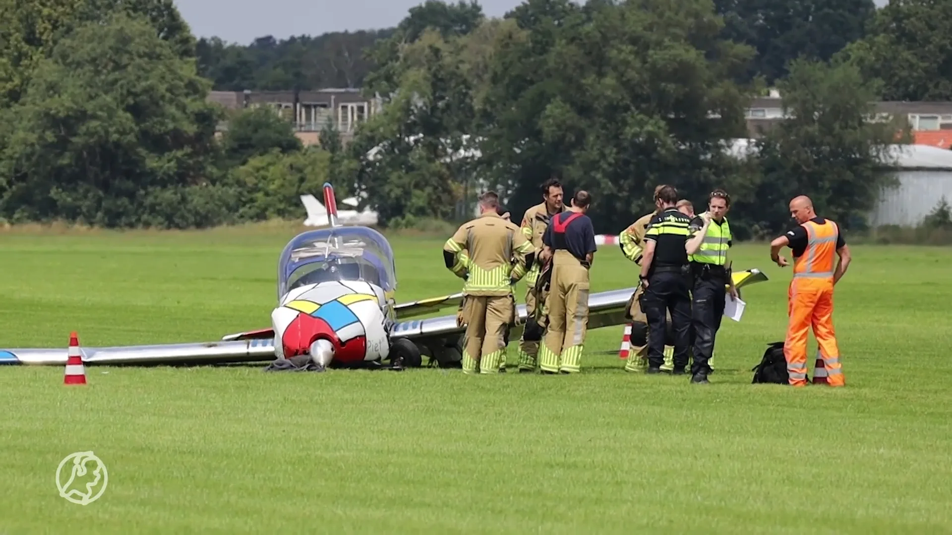 Sportvliegtuigje stort neer in Hilversum, twee gewonden
