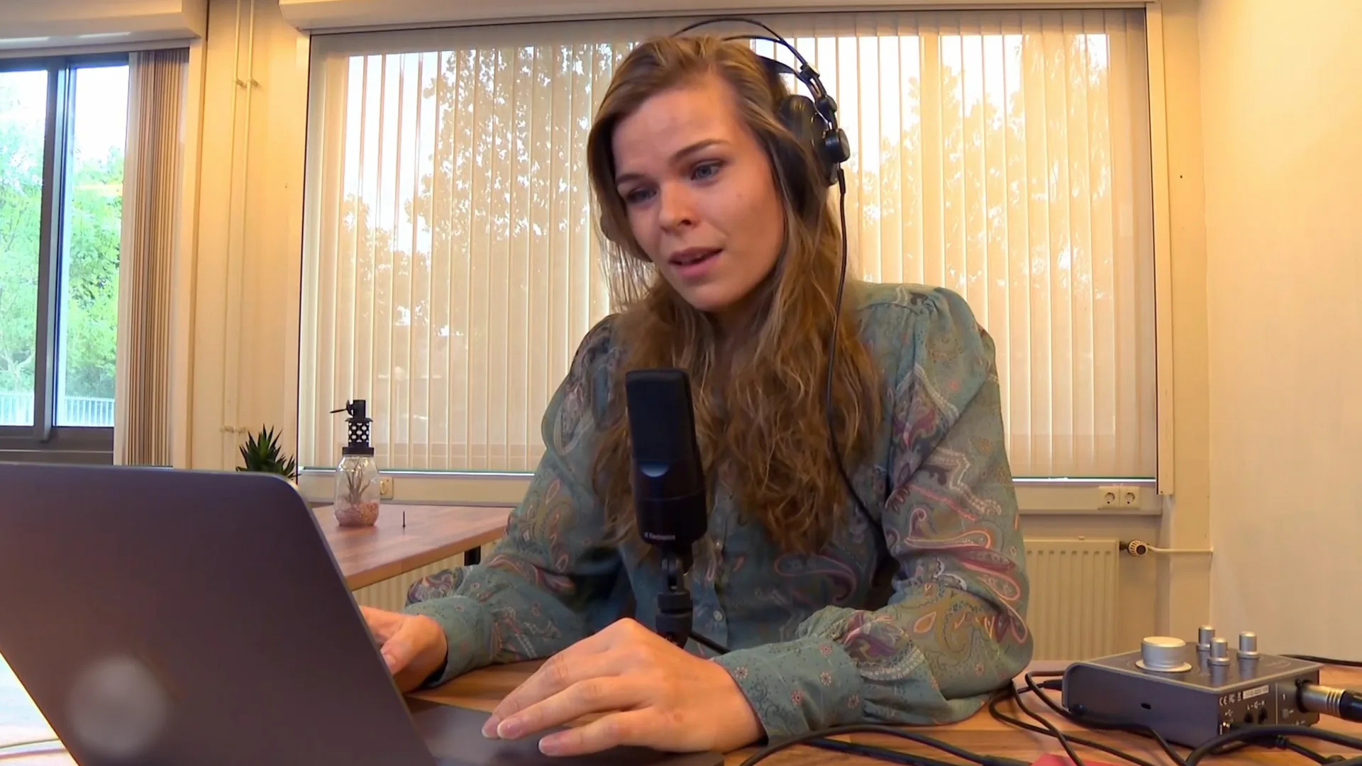 Rappende psychologe Daisy wil taboe over zelfmoordgedachten doorbreken