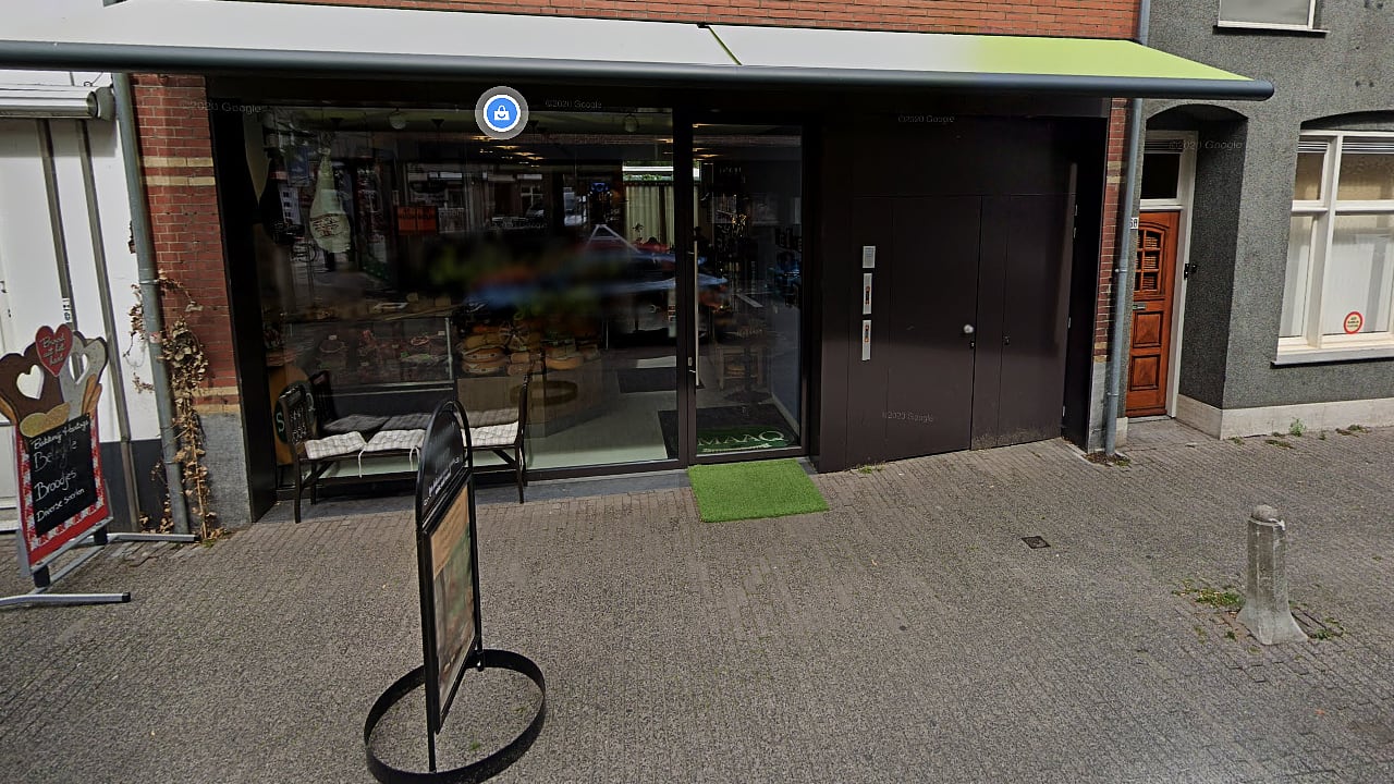 Agent in wurggreep genomen door winkelmedewerkers zonder mondkapje