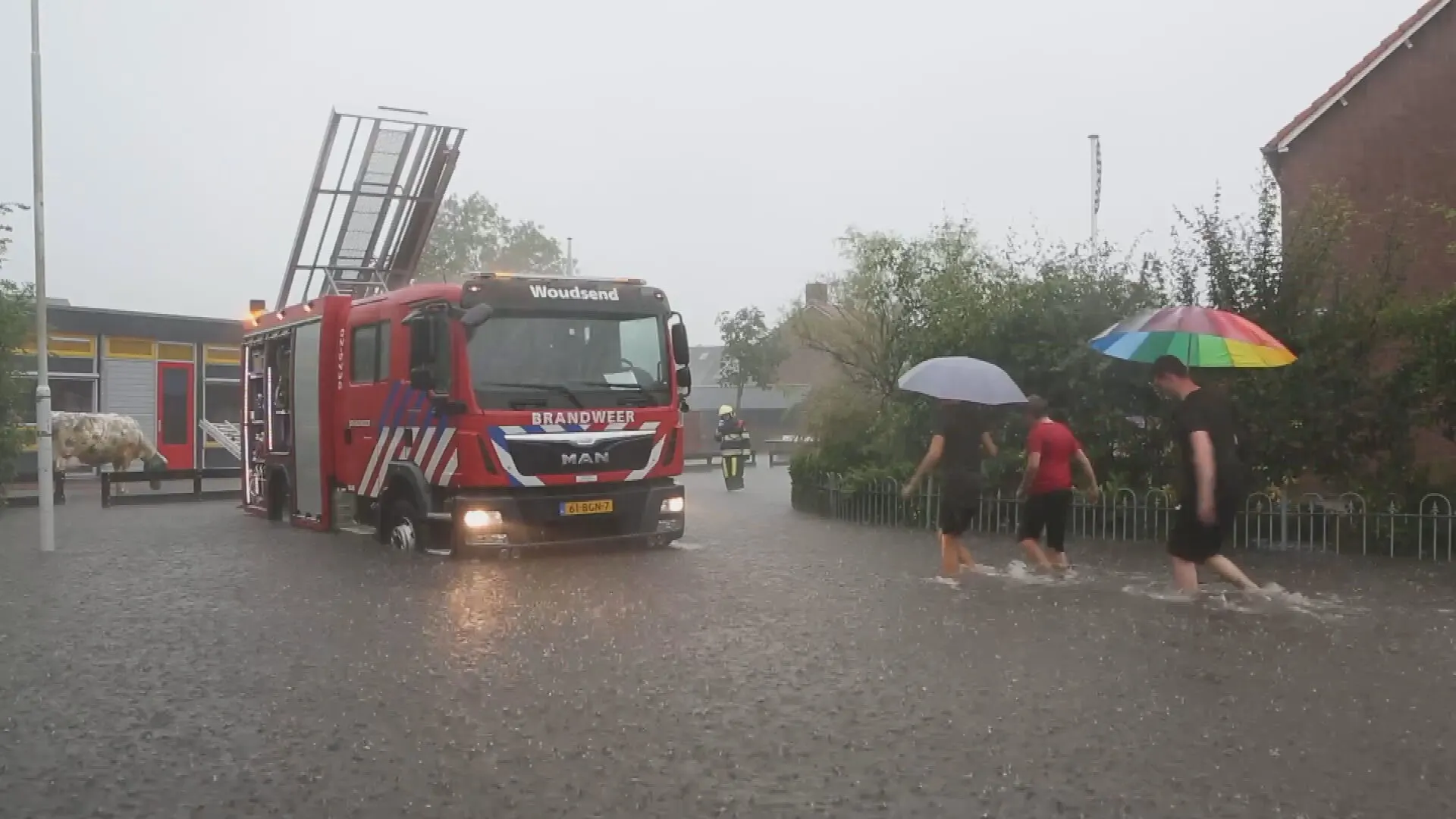 Hevige regenval in het noorden: veel wateroverlast in Friesland