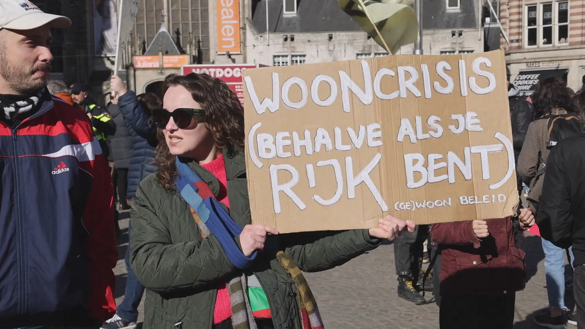 Mars bij woonprotest toch door Kalverstraat dankzij lage opkomst