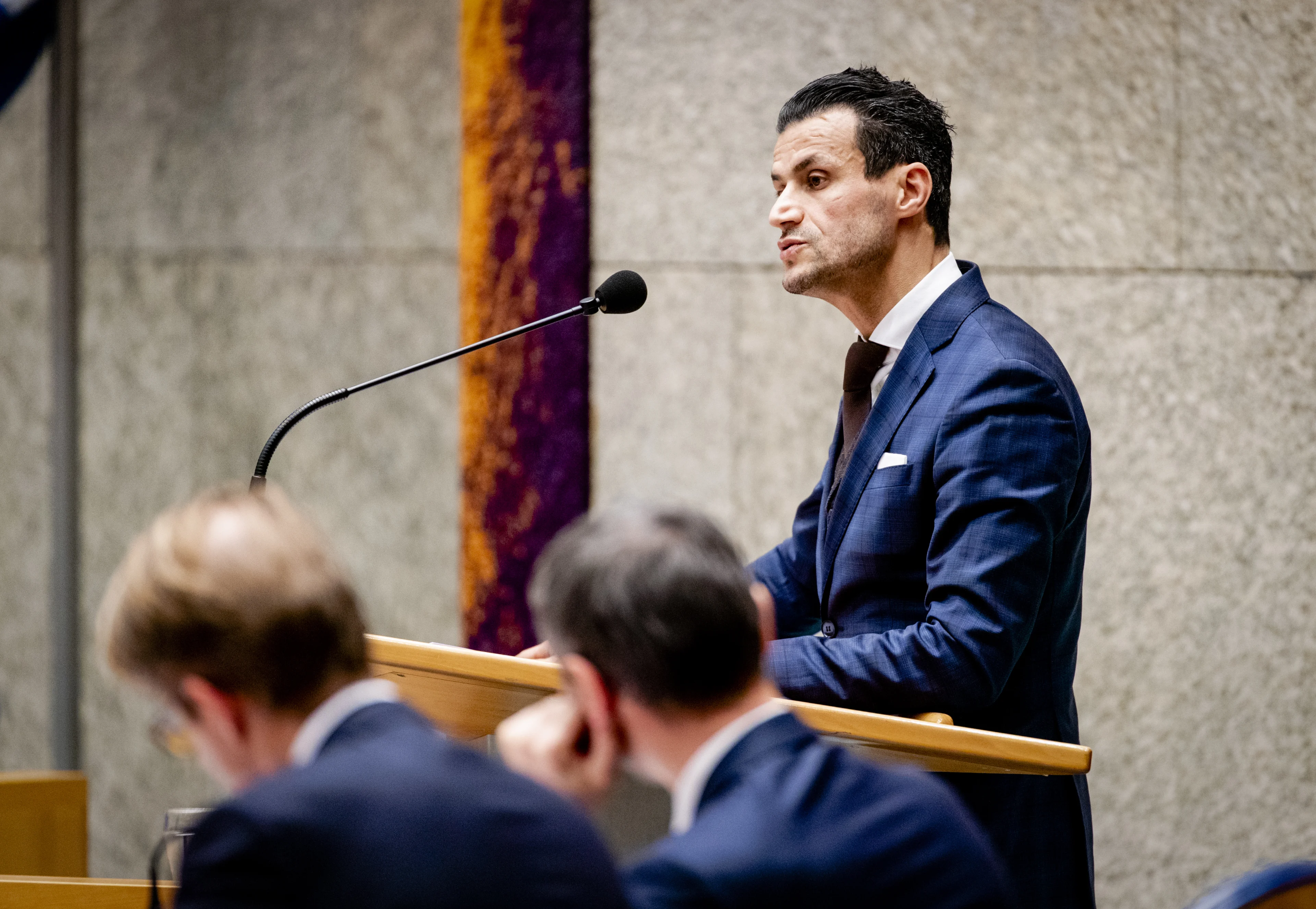 DENK-fractievoorzitter Azarkan uit partij gezet