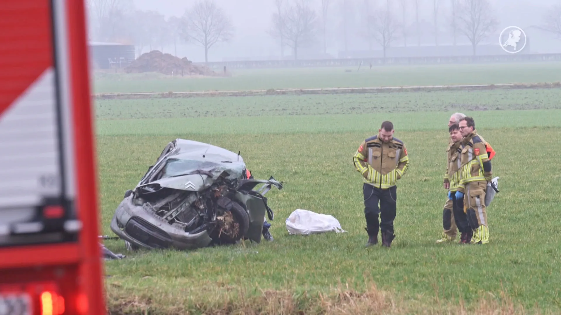 Man (41) overleden nadat hij uit auto wordt geslingerd in sloot in Terheijden