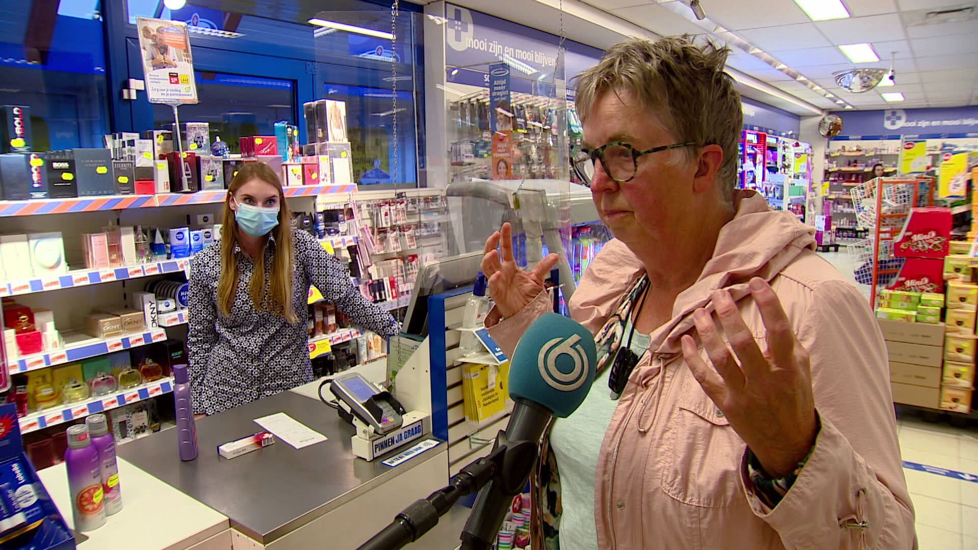 Slechthorenden: 'Mondkapje maakt gesprek nog lastiger dan communiceren onder water met een duikbril op'