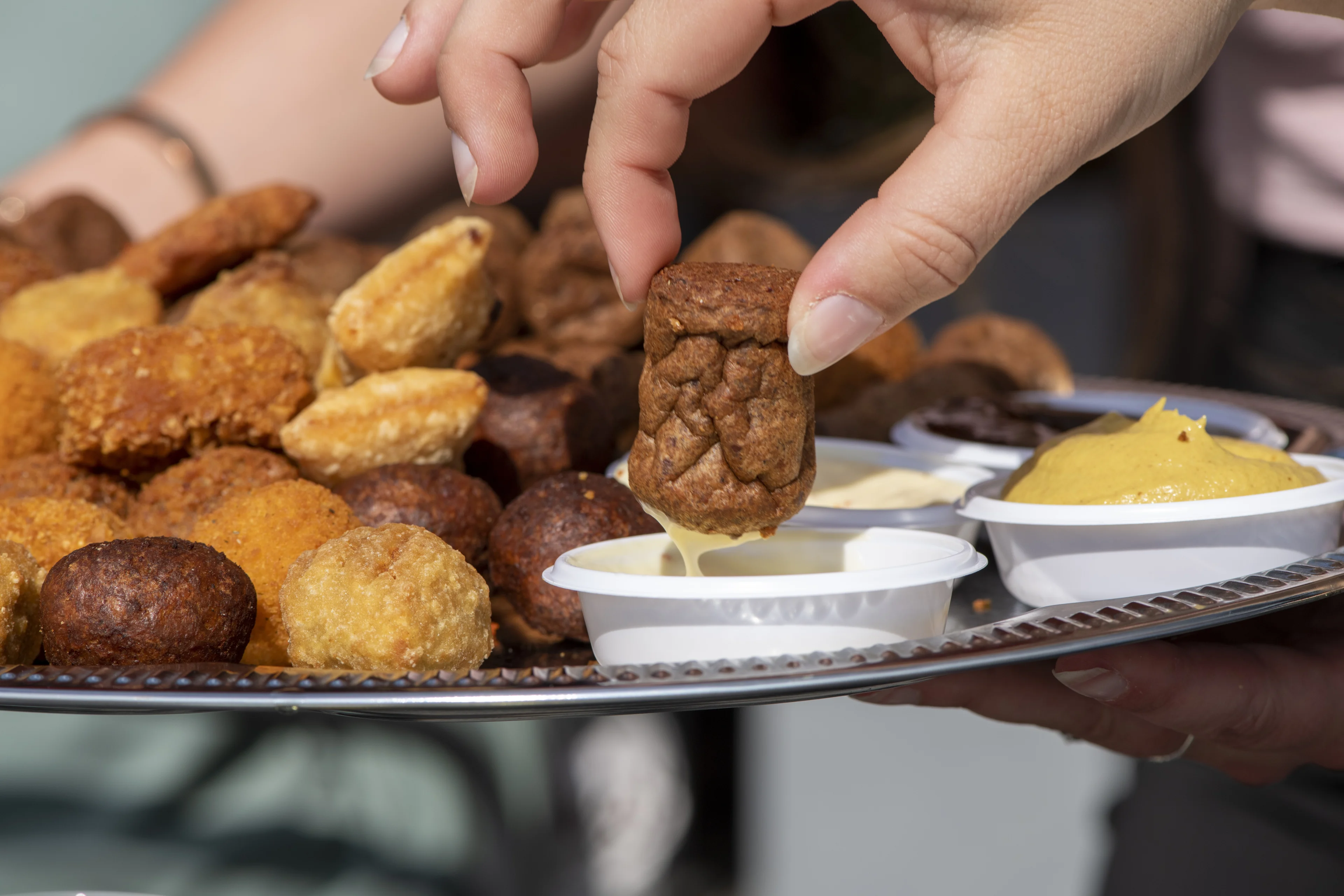 Sla de bitterbal maar over: 'Vlees van afgedankte racepaarden in snacks'