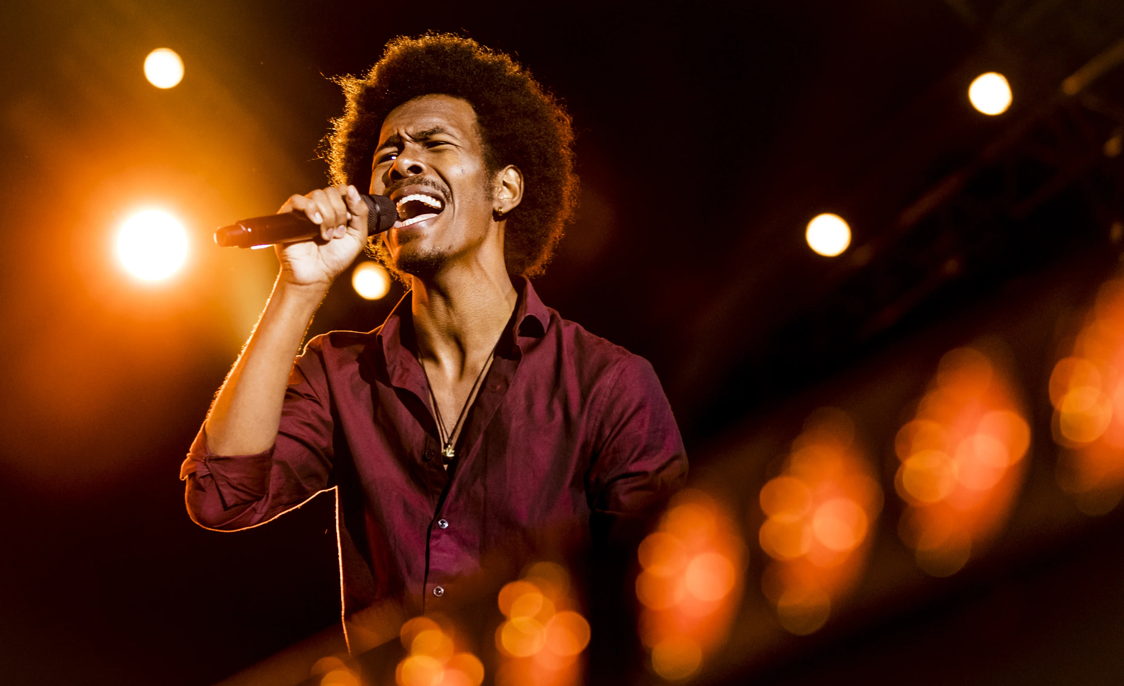 Jeangu Macrooy vertegenwoordigt Nederland tijdens Eurovisie Songfestival