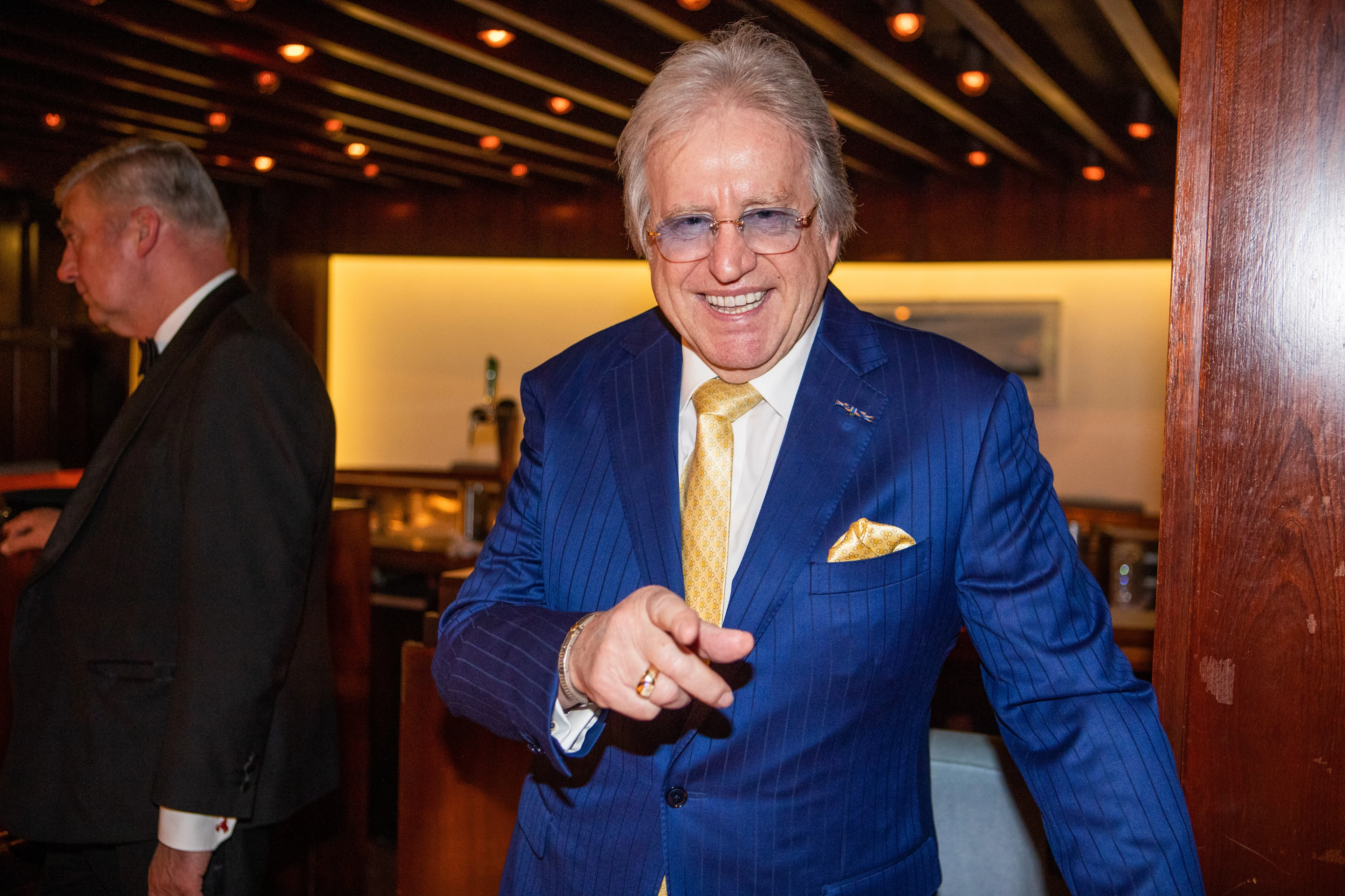 Lee Towers zingt voor het laatst 'You Never Walk Alone' bij start marathon Rotterdam