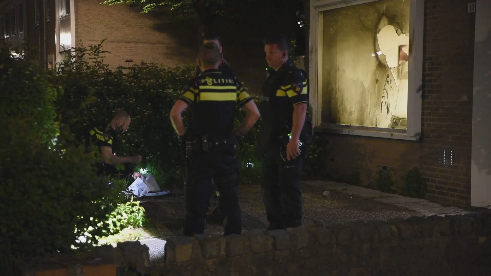 Onbekenden gooien 'soort Molotovcocktail' door raam woning in Tilburg