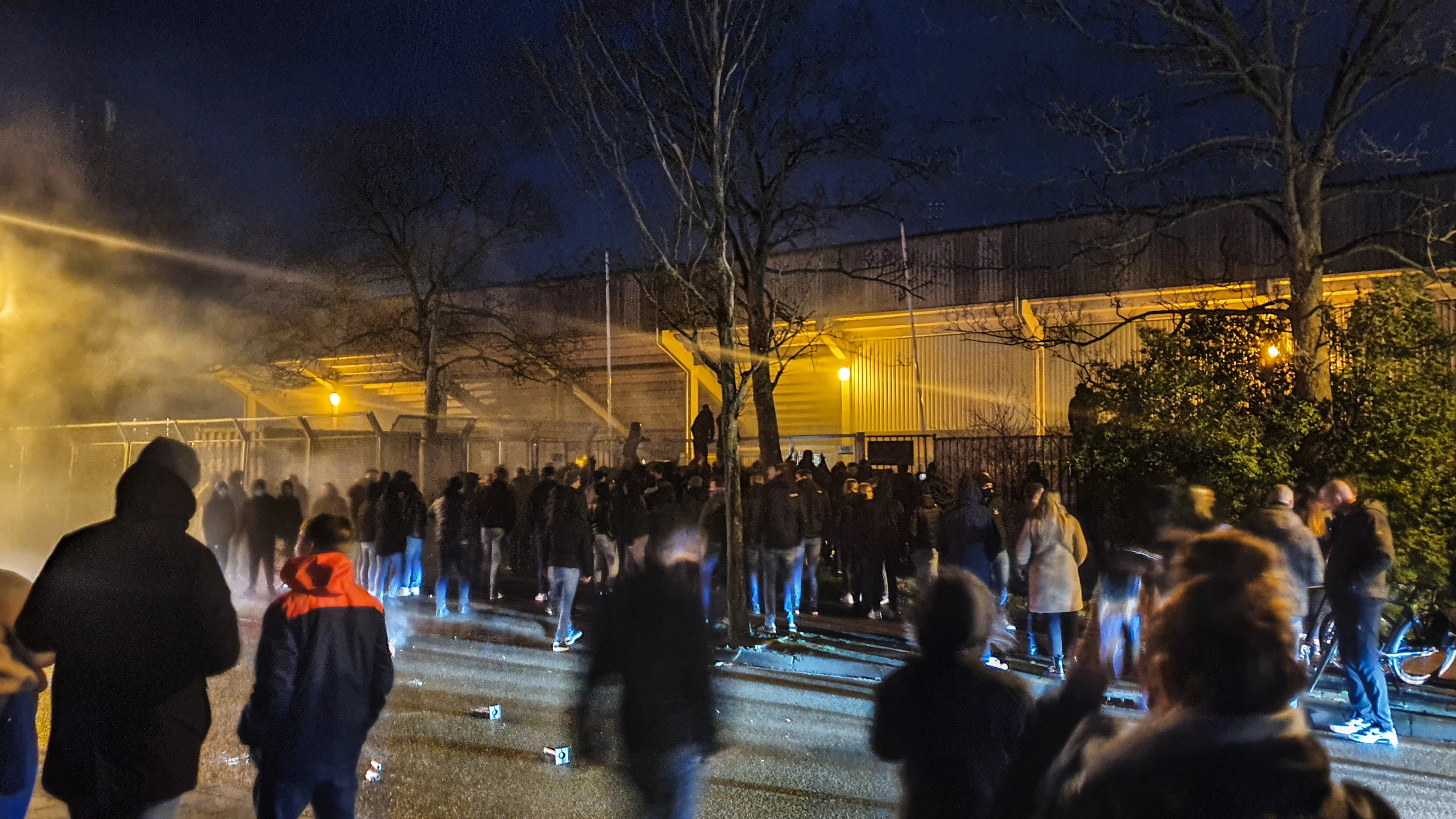 Honderden Cambuur-supporters vieren samen 'winterkampioenschap' ondanks corona