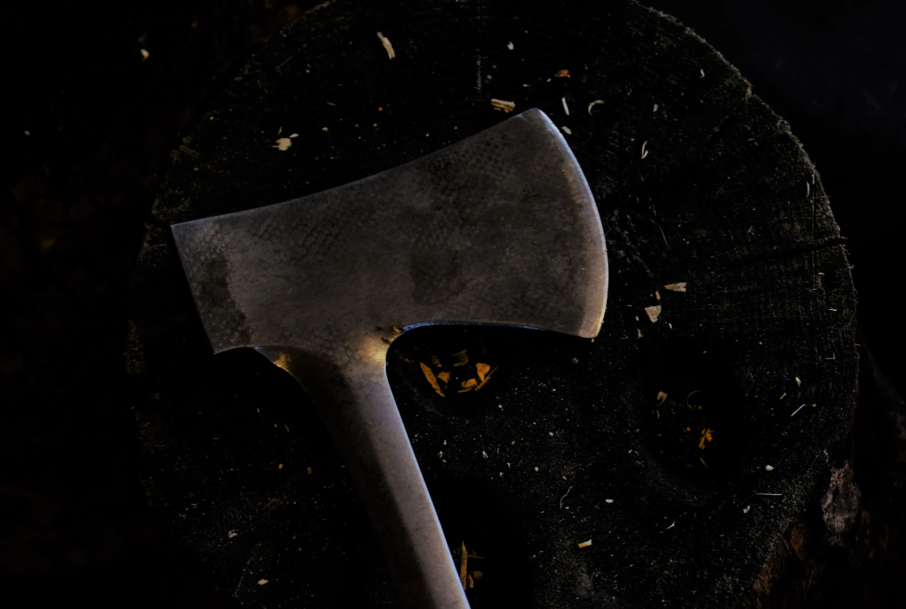 Man (55) bedreigt mensen met hakbijl op straat in Breda