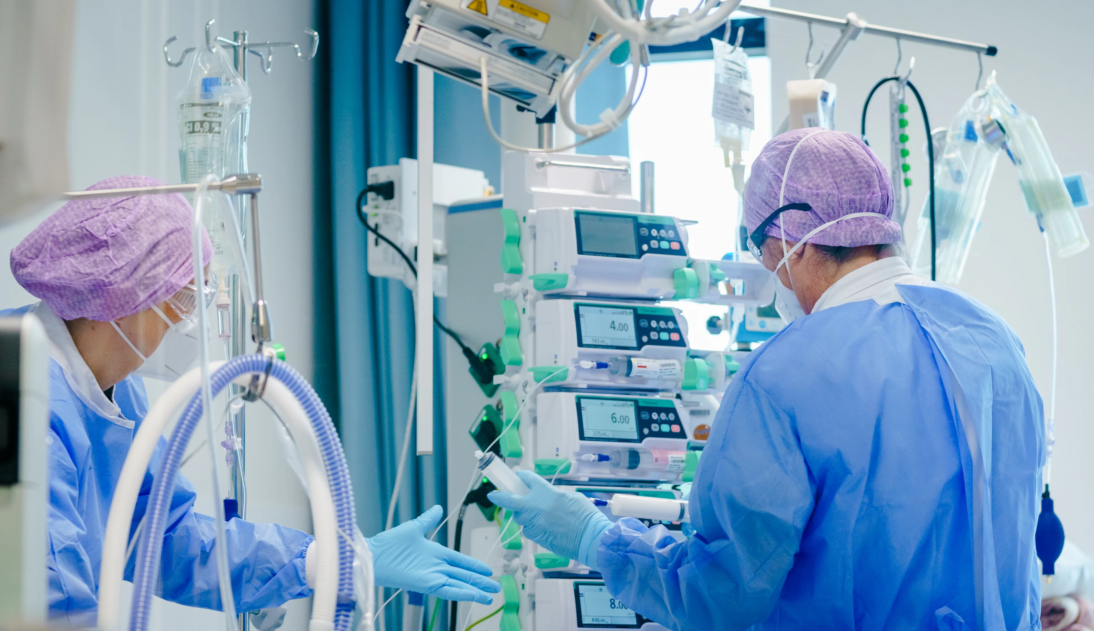 Specialisten verwachten strengere coronaregels, tweede golf begint op tsunami te lijken