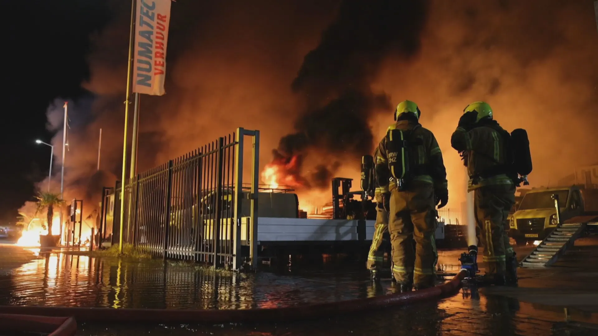 Onderzoek naar brandstichting bij autobedrijf Numansdorp 