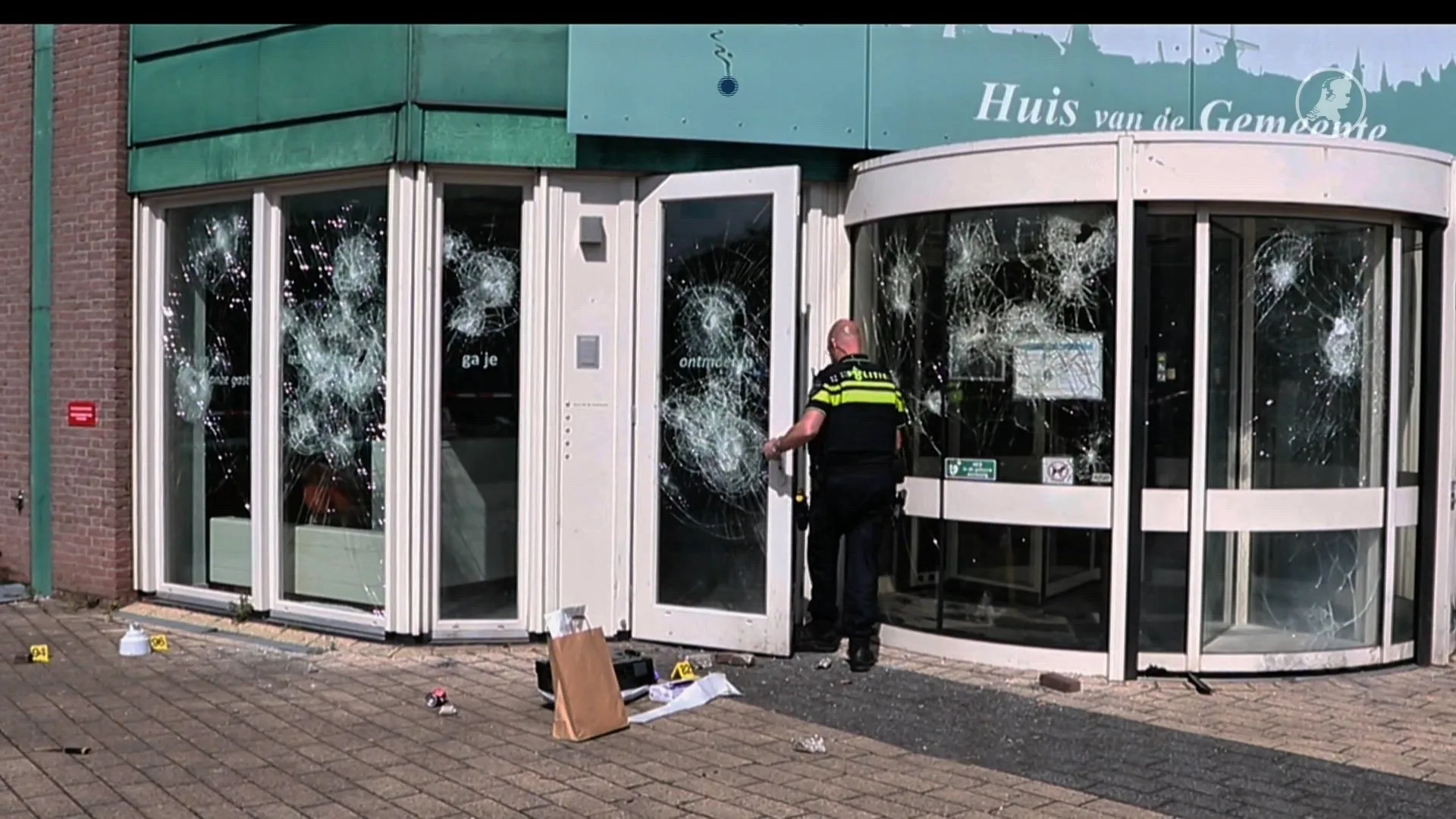 Relschoppers dringen gemeentehuis binnen bij nieuwe onrust in Wijk bij Duurstede