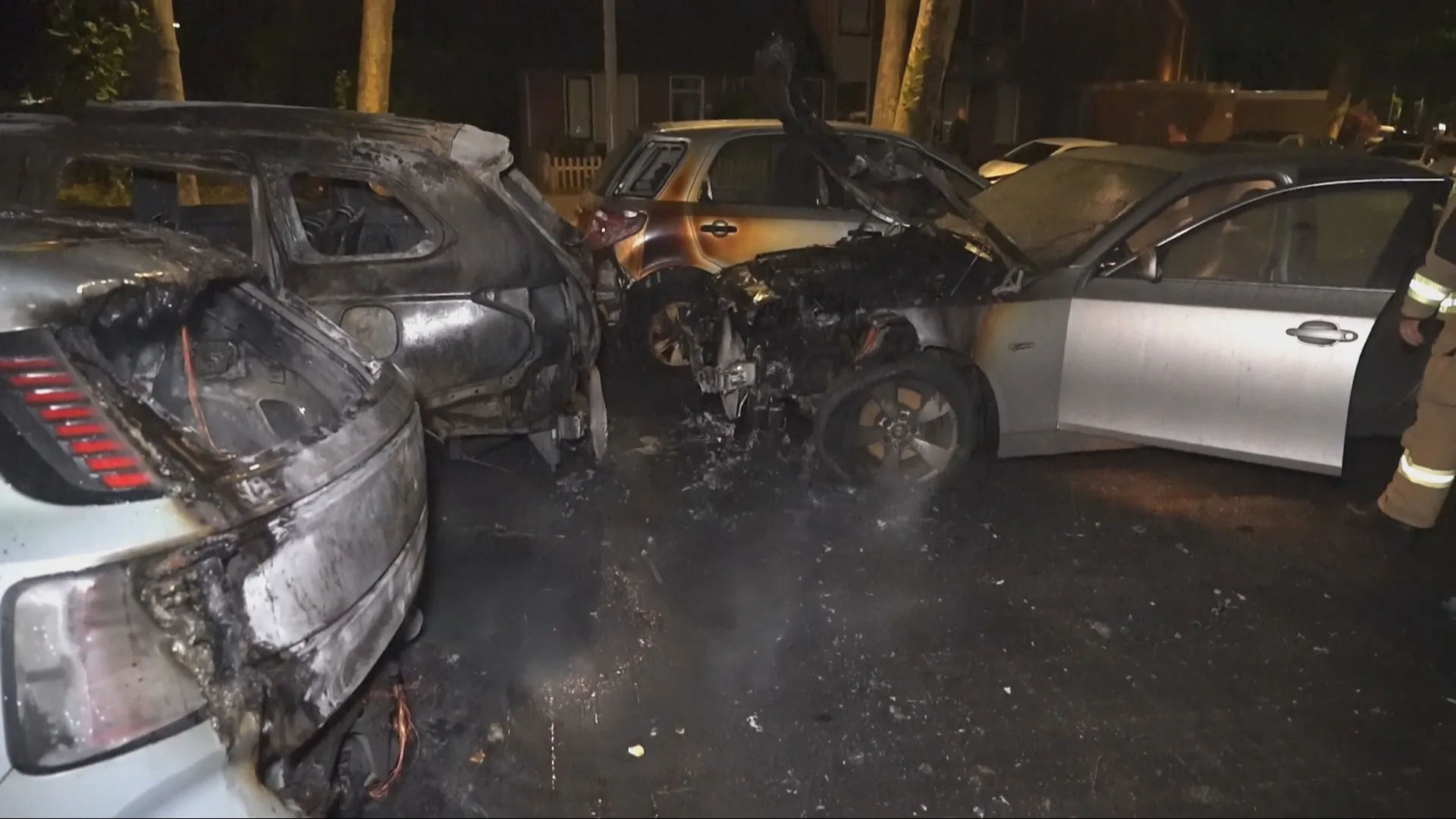 The Voice-winnaar ziet auto afbranden, brandstichting niet uitgesloten