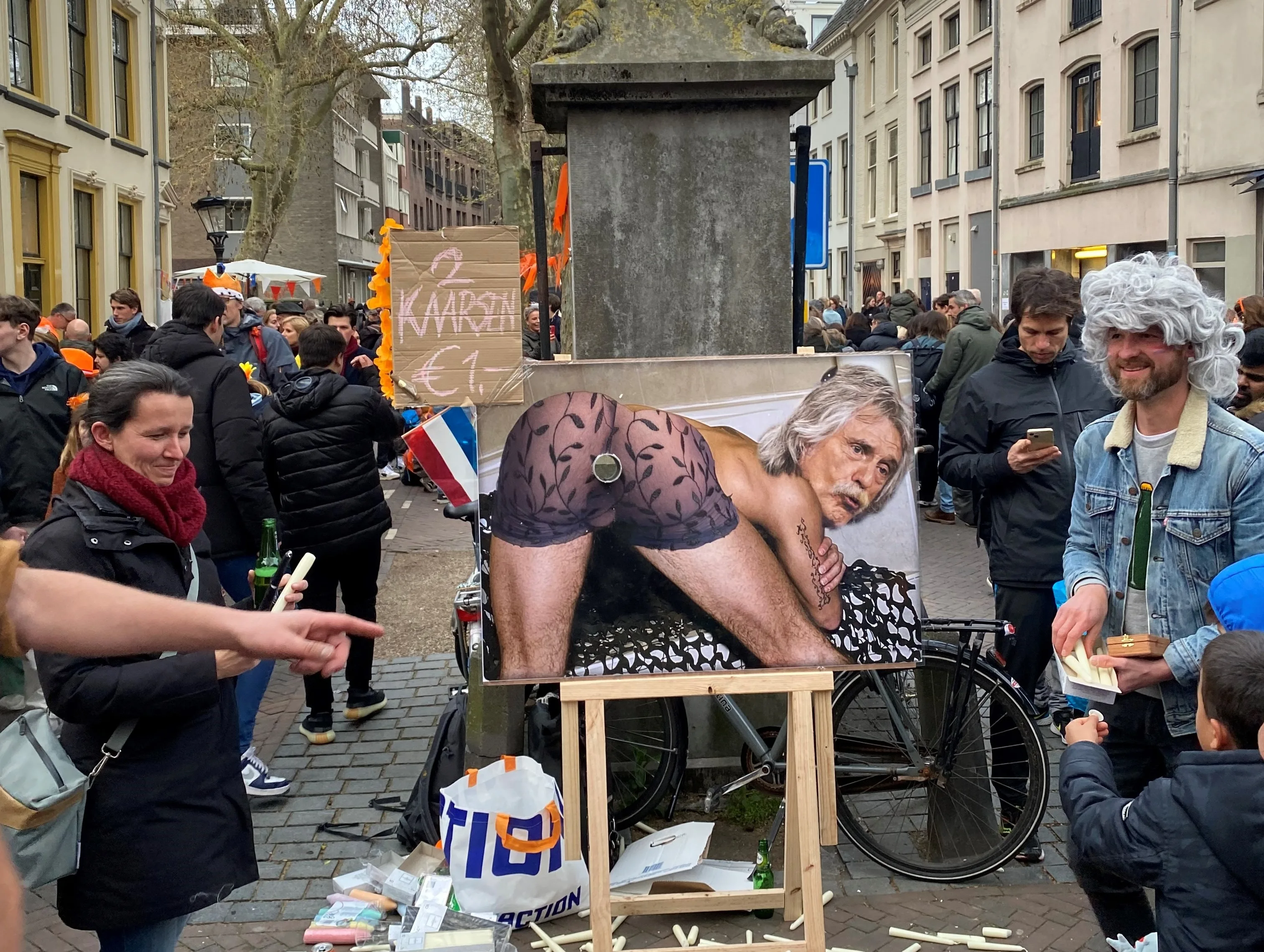 We zijn weer creatief op de vrijmarkten: kaars bij Derksen, Poetinwerpen en slapend rijk worden