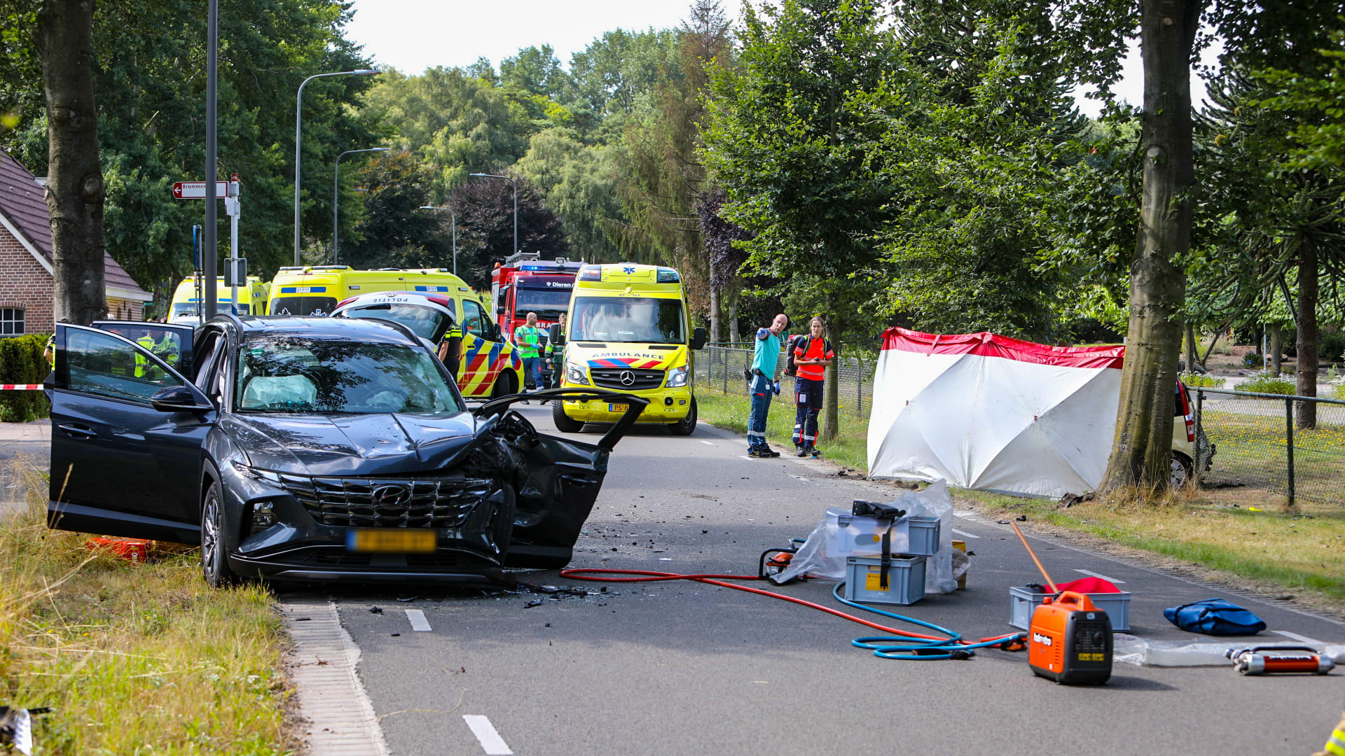 Dode en meerdere gewonden na frontale botsing in Laag-Soeren