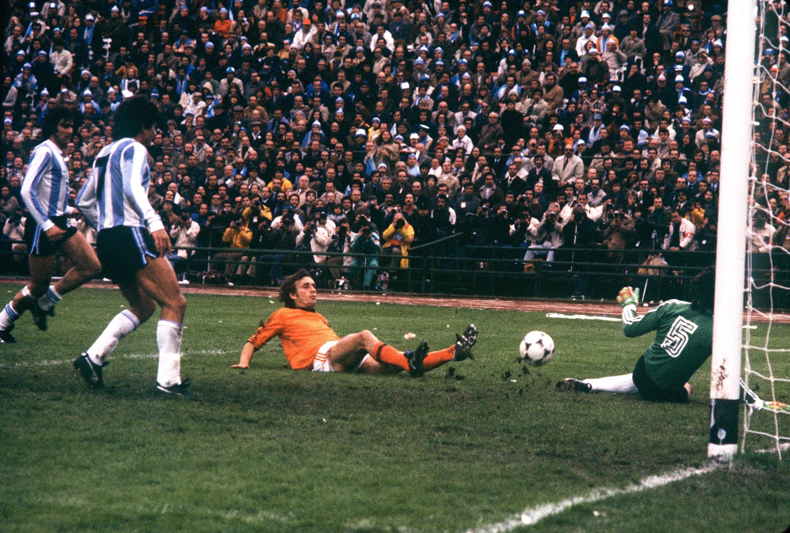 Oud-voetballer Rob Rensenbrink (72) overleden