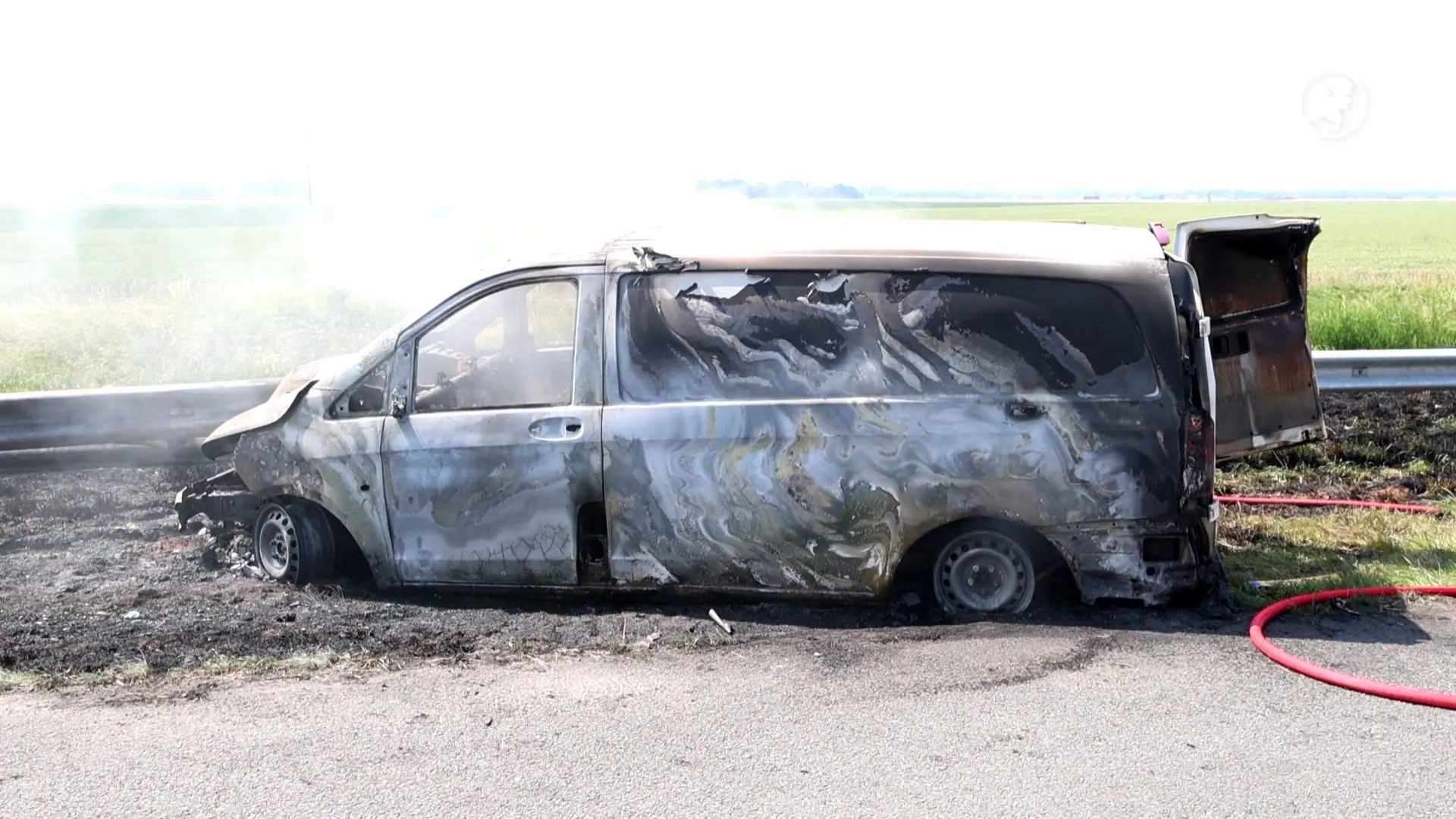 Auto brandt uit op A5 bij Lijnden