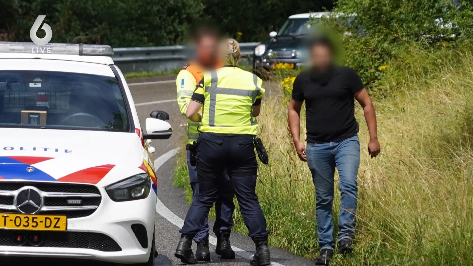 man doet zich jarenlang voor als ambulancebroeder én agent