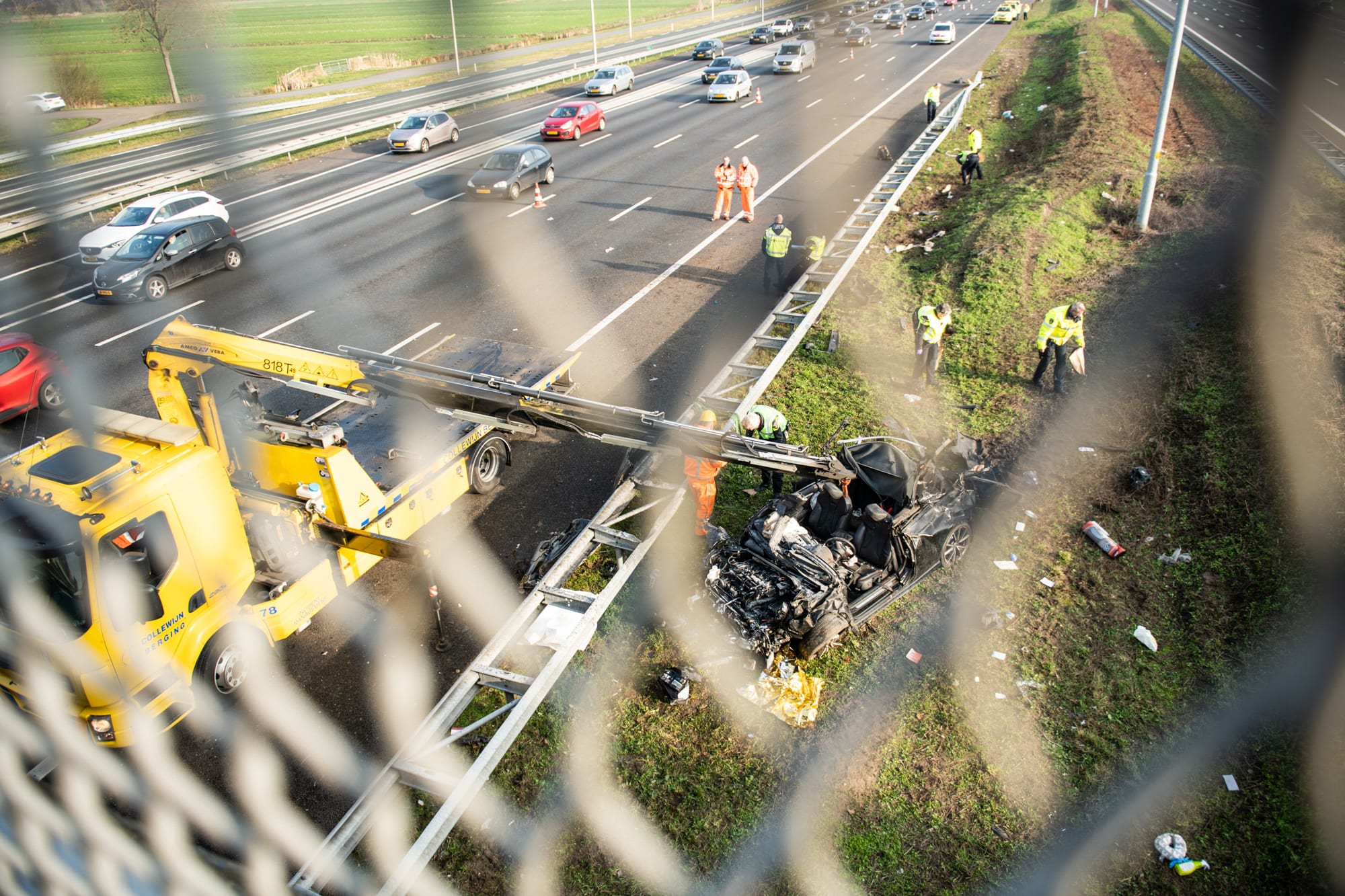 Auto grotendeels verwoest bij ernstig ongeval op A12