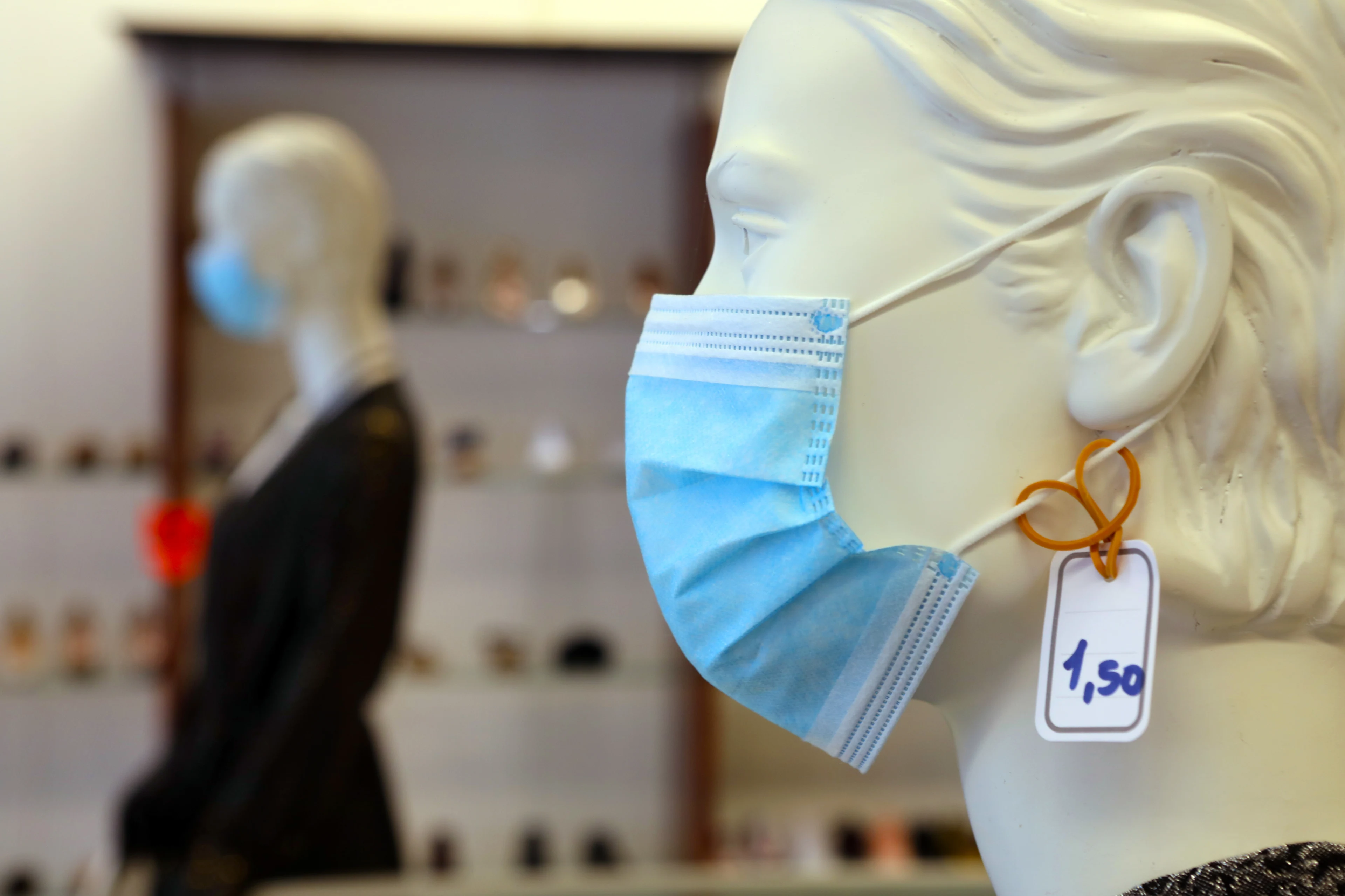 Overheid rekent vanaf 25 mei tijdelijk geen btw op mondkapjes