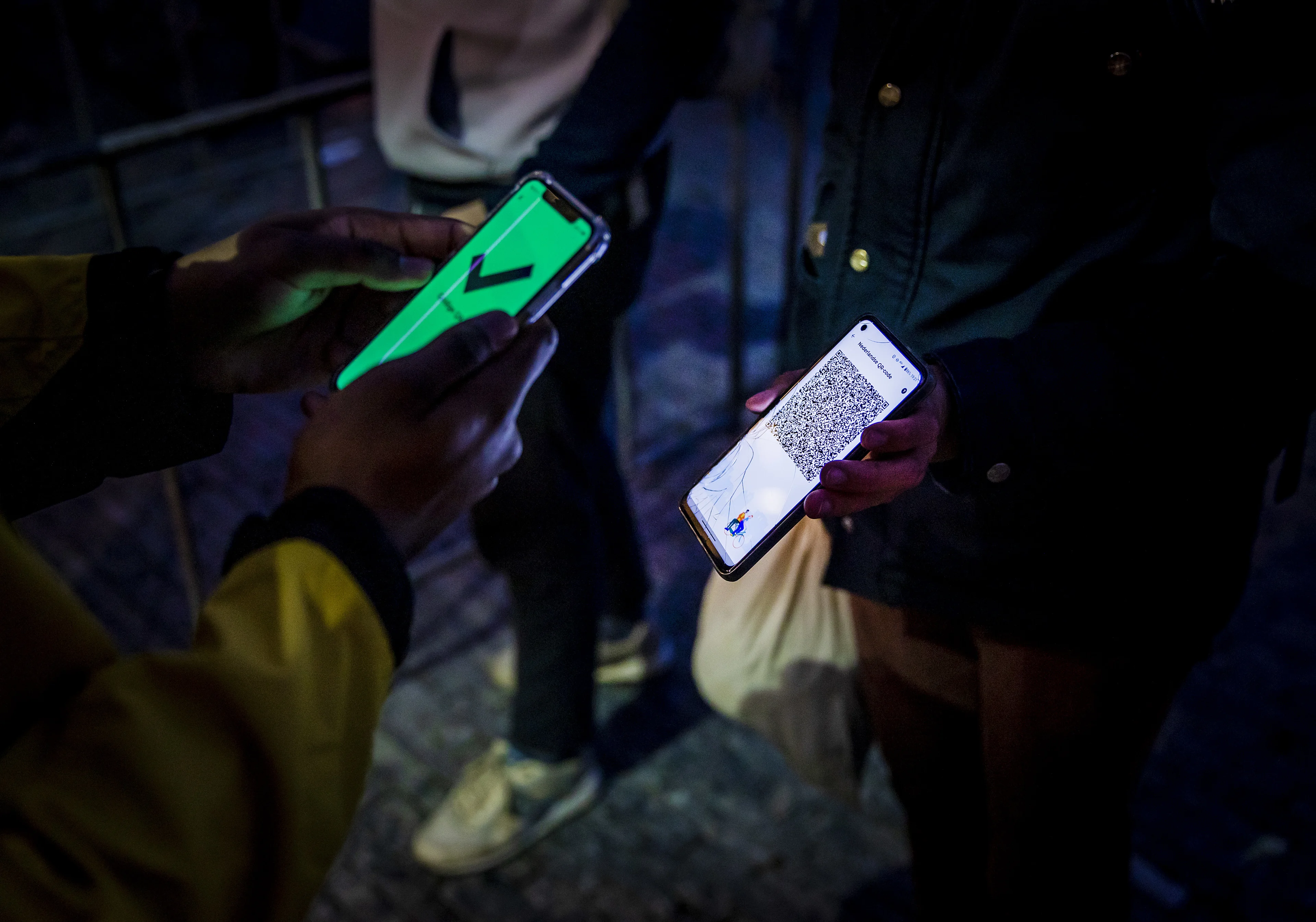 Overheid kan niets doen als zieke gevaccineerden toch op stap gaan: 'Neem verantwoordelijkheid en blijf thuis!' 