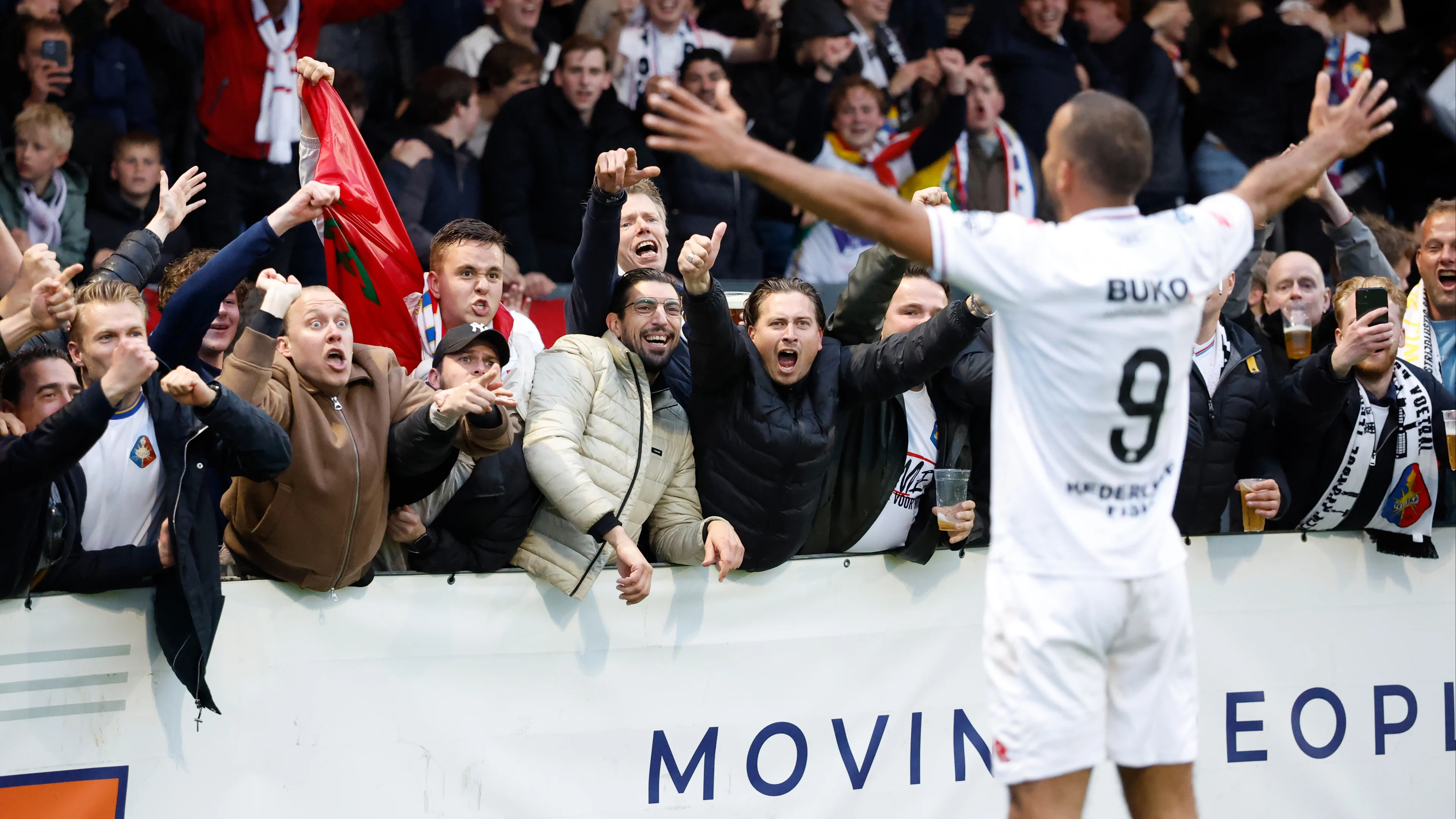 Telstar is 1 stunt verwijderd van Eredivisie, fans smeken om scherm op plein
