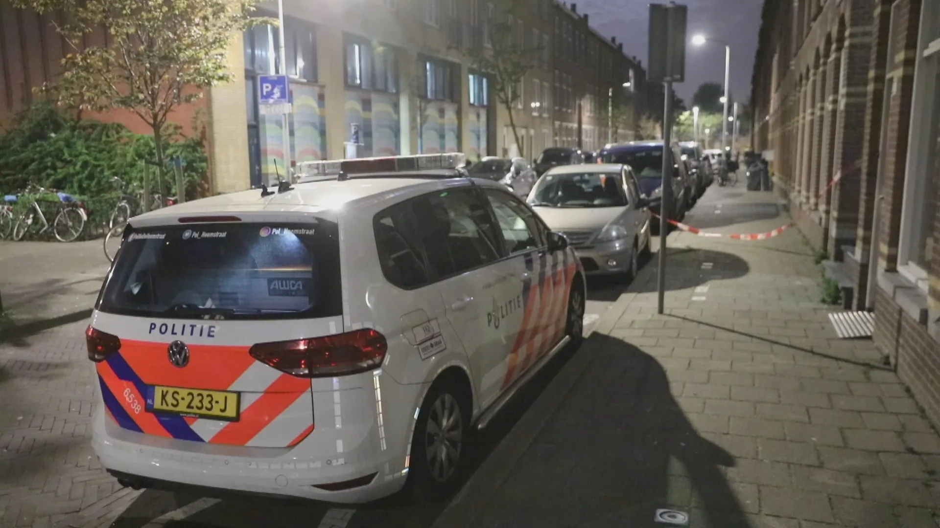 Arrestatieteam in Den Haag schiet man met steekwapen in heup