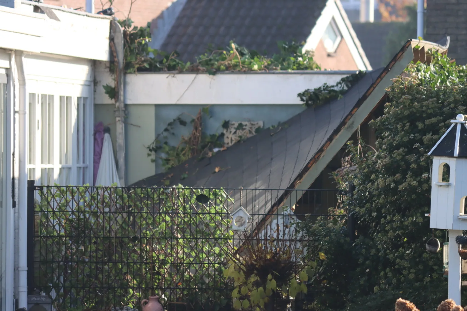 Twee gewonden door instorten veranda in Voorhout