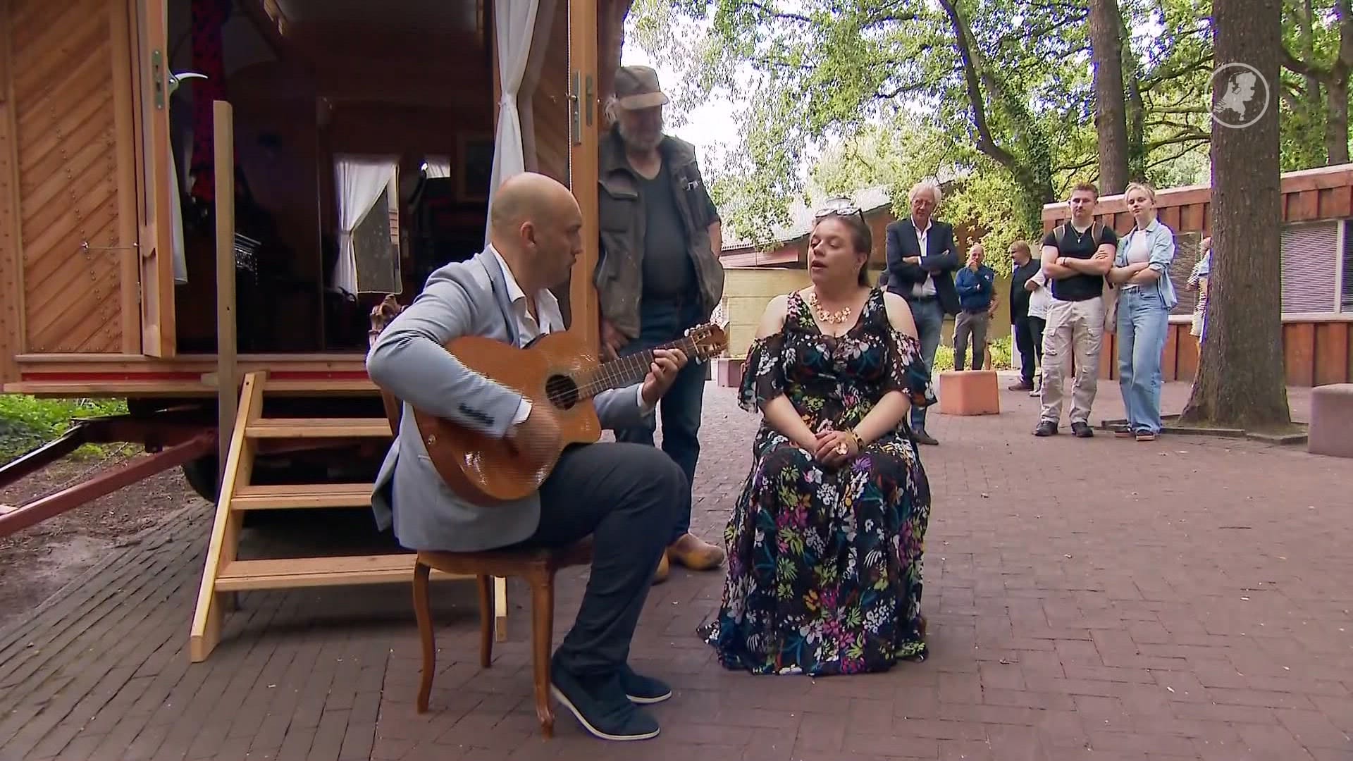 Sabina krijgt 'kleinste museum ter wereld': speciale woonwagen nagebouwd