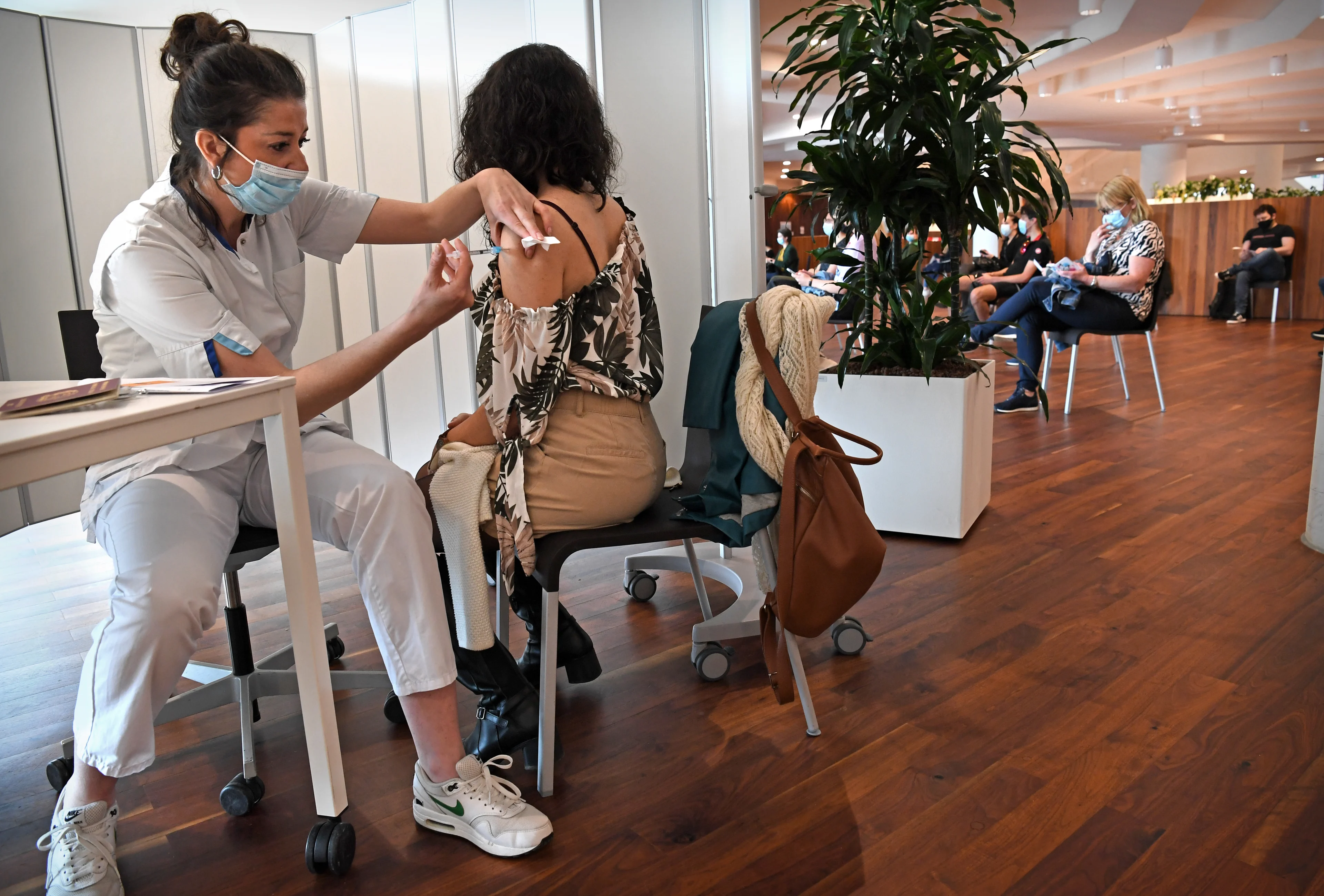 3426 nieuwe coronagevallen, daling zet verder door