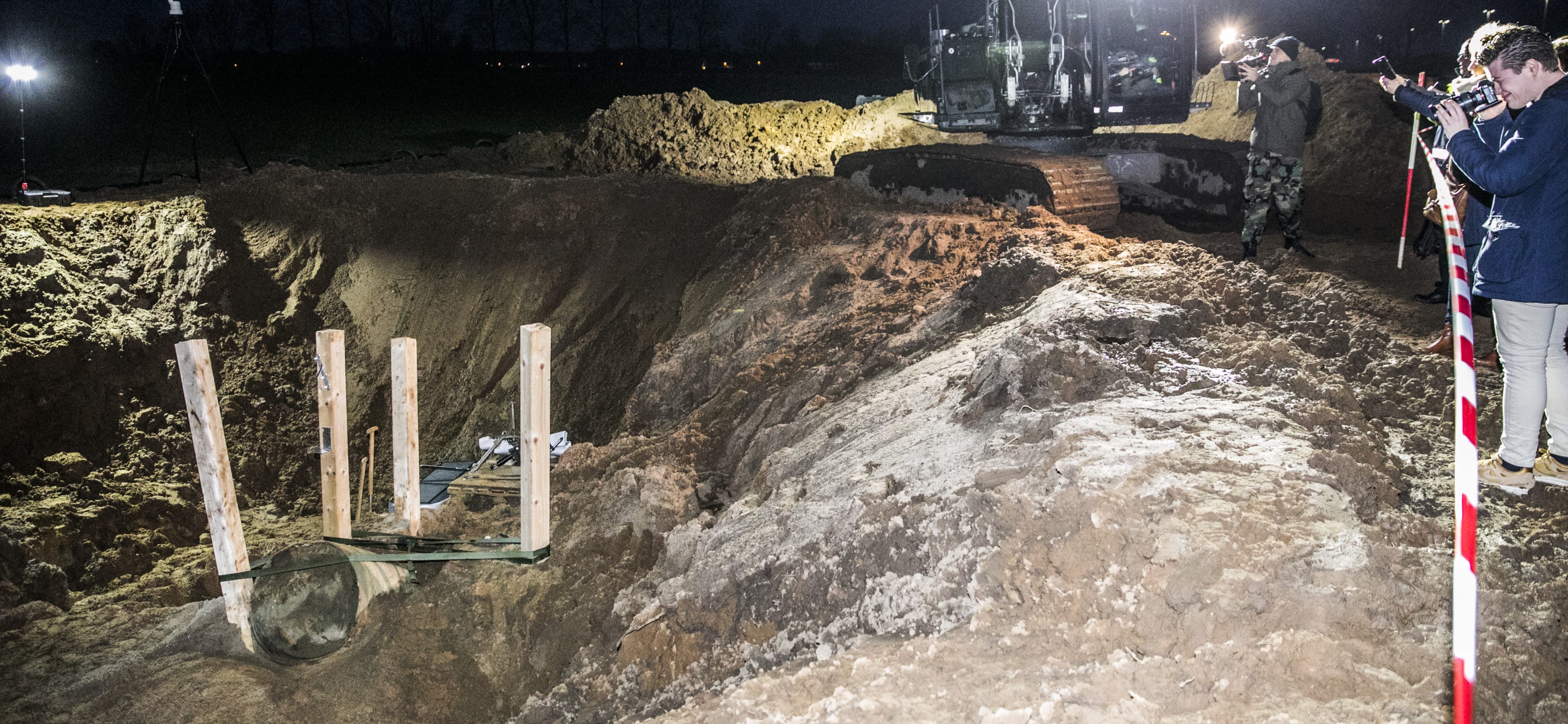 Honderden huizen ontruimd en snelwegen dicht: chaos in Wilp door 'vliegende bom'